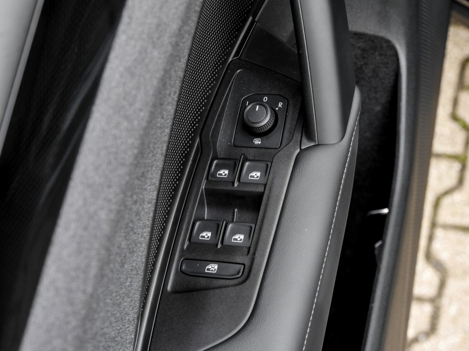 Volkswagen Tiguan 1.5 eTSI NEUES MODELL AHK CAM NAVI LM17