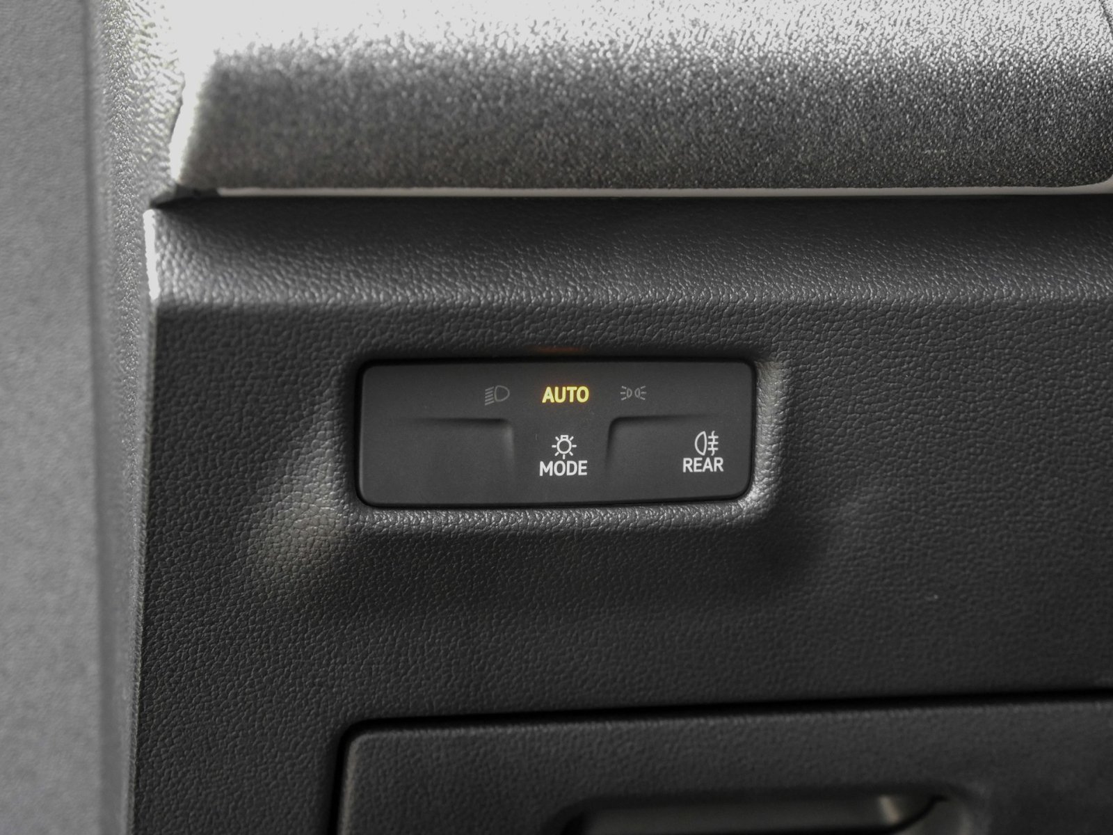 Volkswagen Tiguan 1.5 eTSI NEUES MODELL AHK CAM NAVI LM17