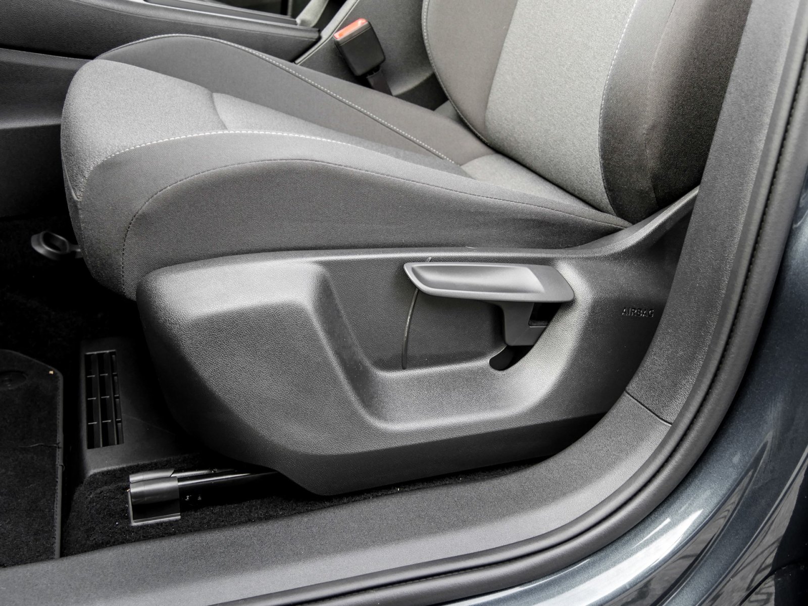 Volkswagen Tiguan 1.5 eTSI NEUES MODELL AHK CAM NAVI LM17