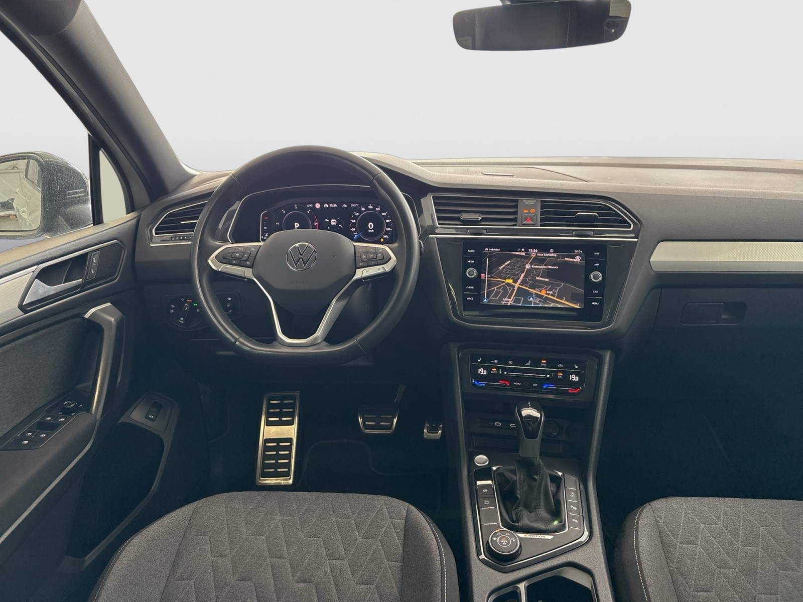 Volkswagen Tiguan Allspace 2.0 MOVE 4X4 PANO AHK CAM LM19