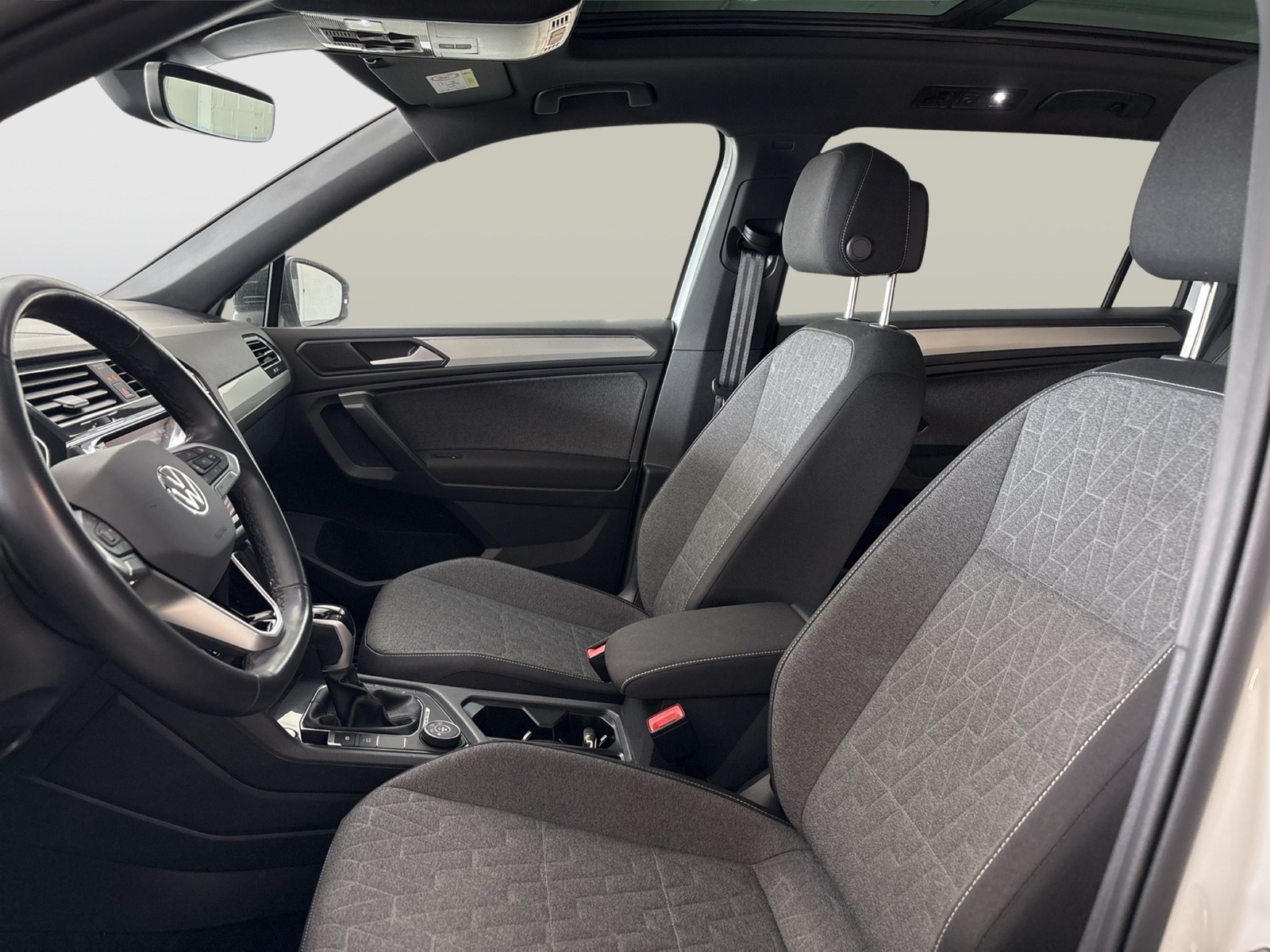 Volkswagen Tiguan Allspace 2.0 MOVE 4X4 PANO AHK CAM LM19