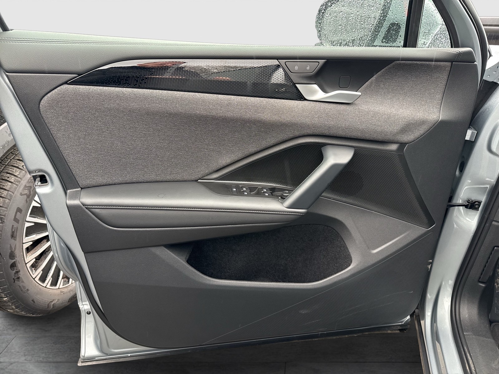 Volkswagen Tiguan 1.5 eTSI NEUES MODELL AHK CAM NAVI LM17