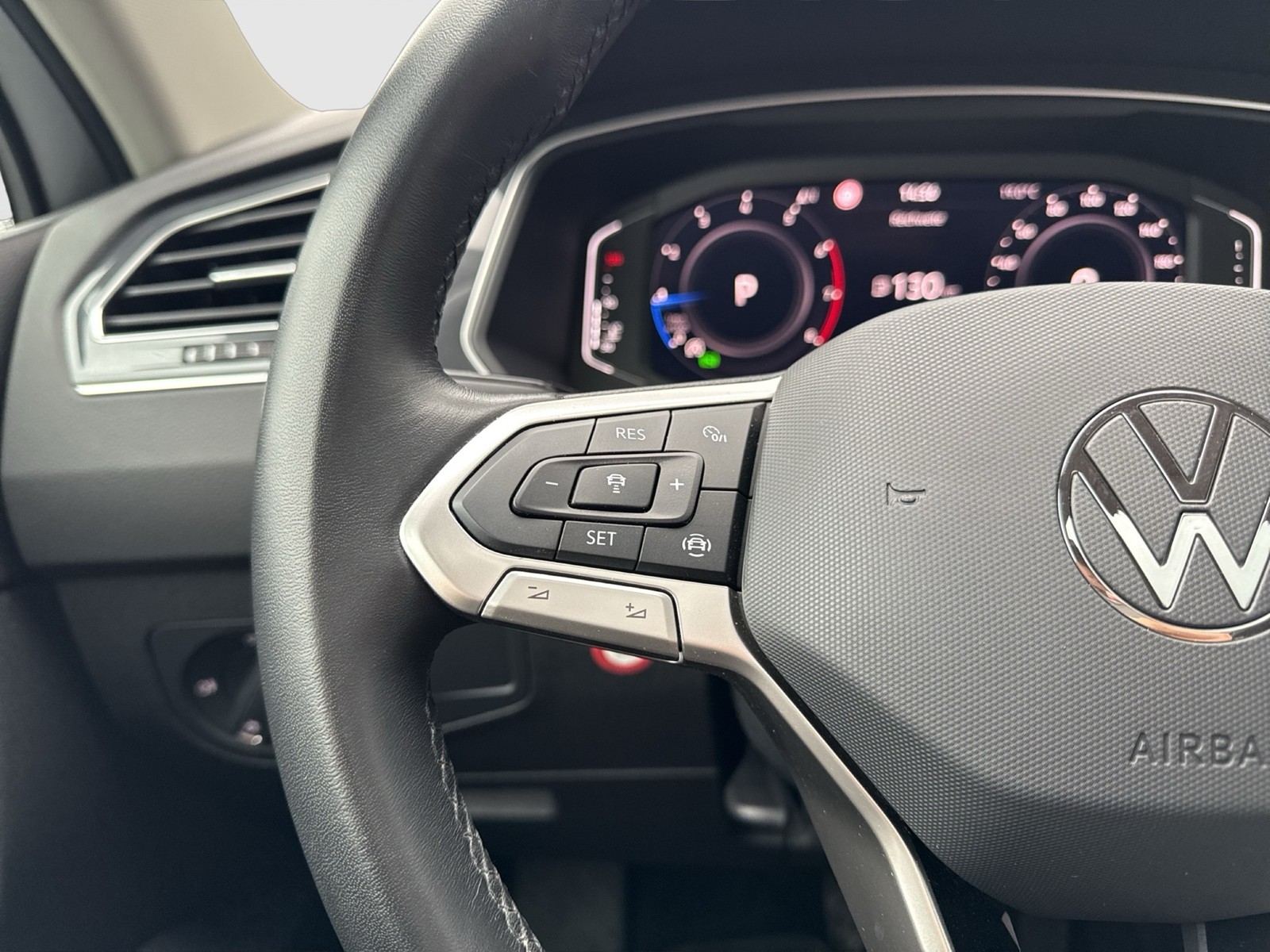 Volkswagen Tiguan 1.5 LIFE PANO 360CAM ACC NAVI LM17 SITZHZ