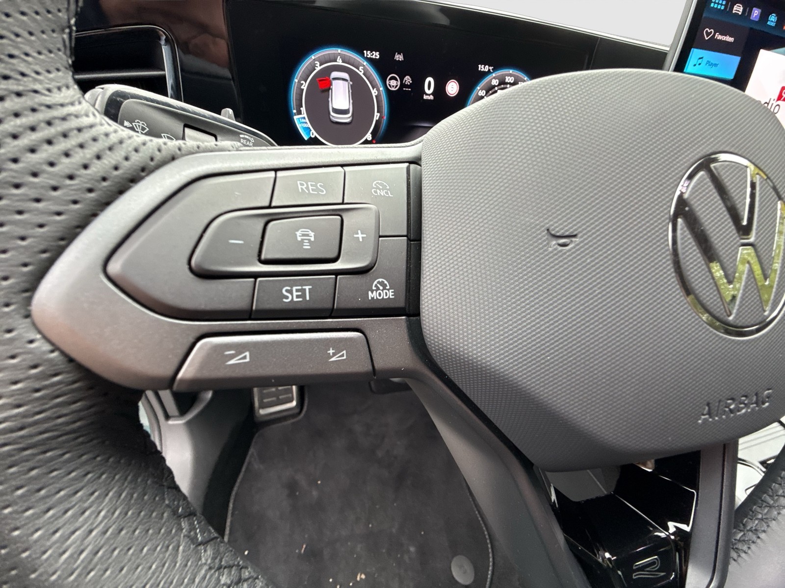 Volkswagen Passat Variant 2.0 R-LINE 4X4 NEUESMODELL AHK 19Z