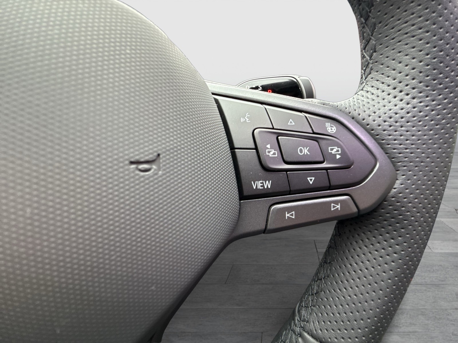 Volkswagen Passat Variant 2.0 R-LINE 4X4 NEUESMODELL AHK 19Z