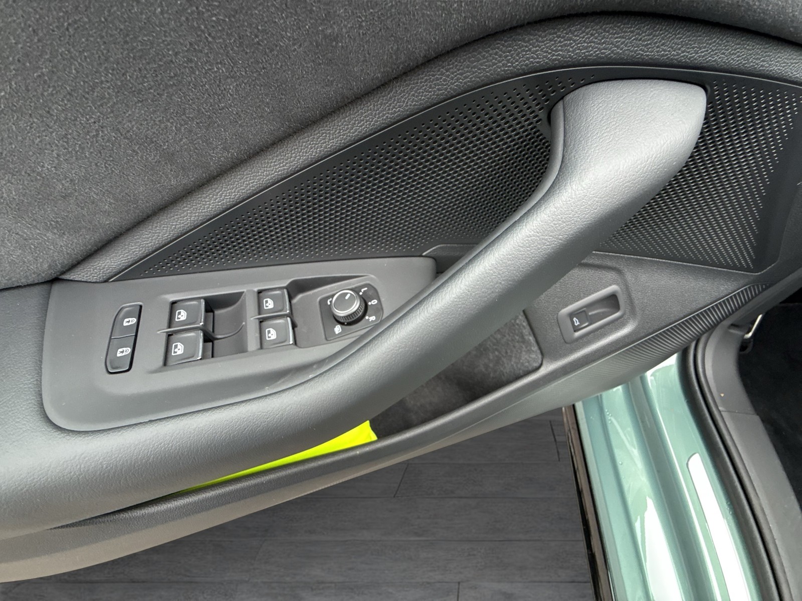 Volkswagen Passat Variant 2.0 R-LINE 4X4 NEUESMODELL AHK 19Z