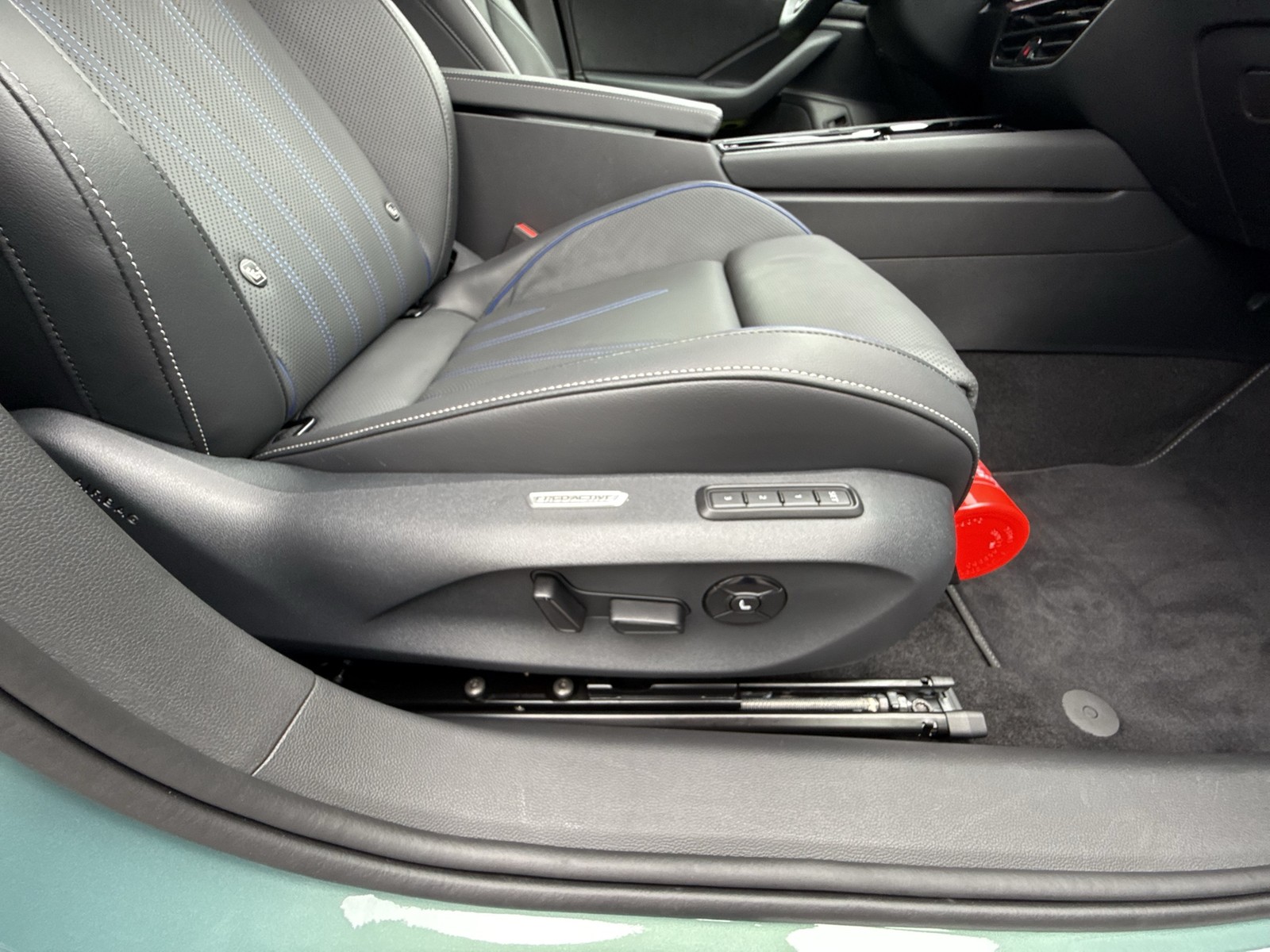 Volkswagen Passat Variant 2.0 R-LINE 4X4 NEUESMODELL AHK 19Z