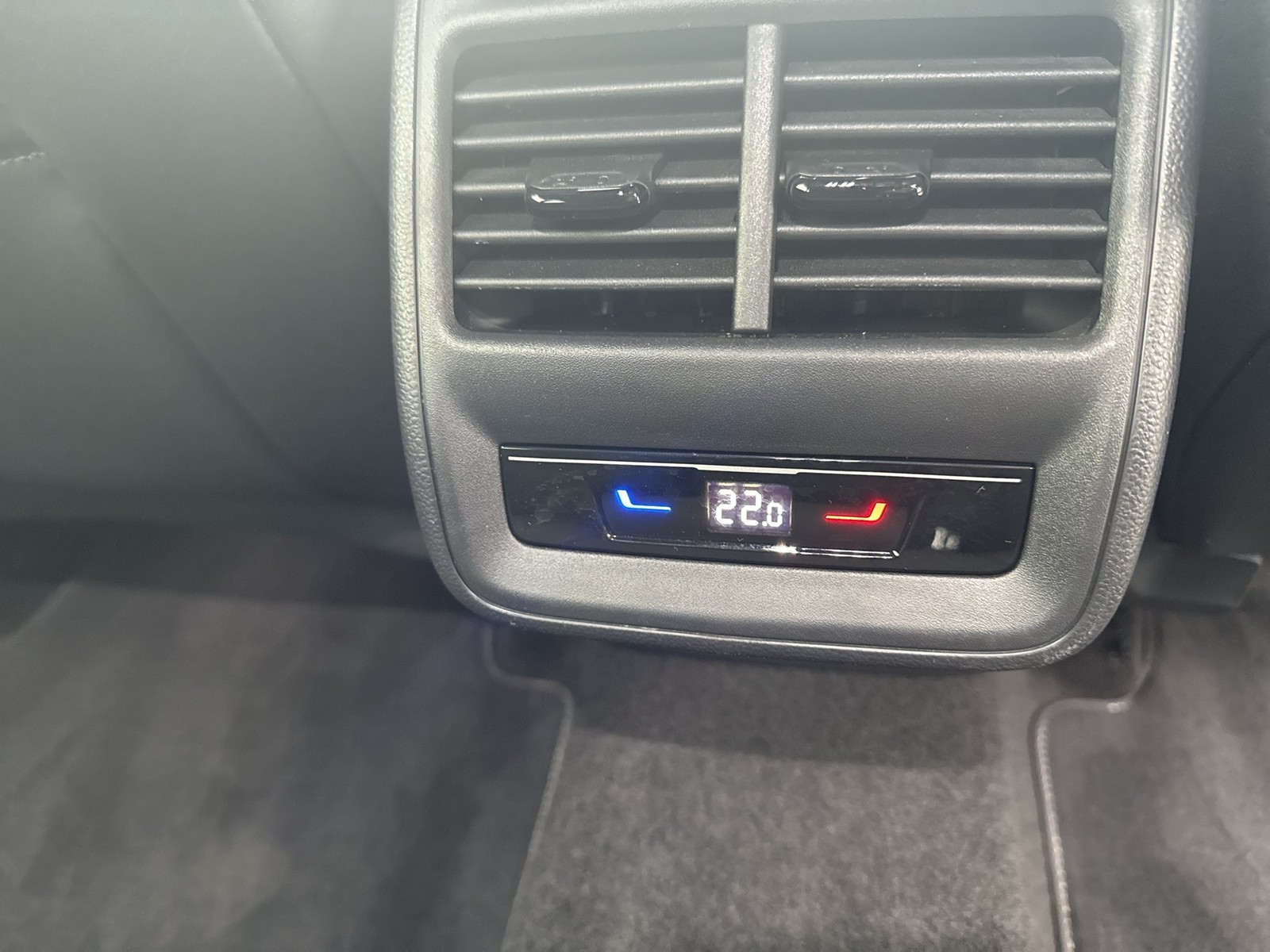 Volkswagen Passat Variant 2.0 R-LINE 4X4 NEUESMODELL AHK 19Z