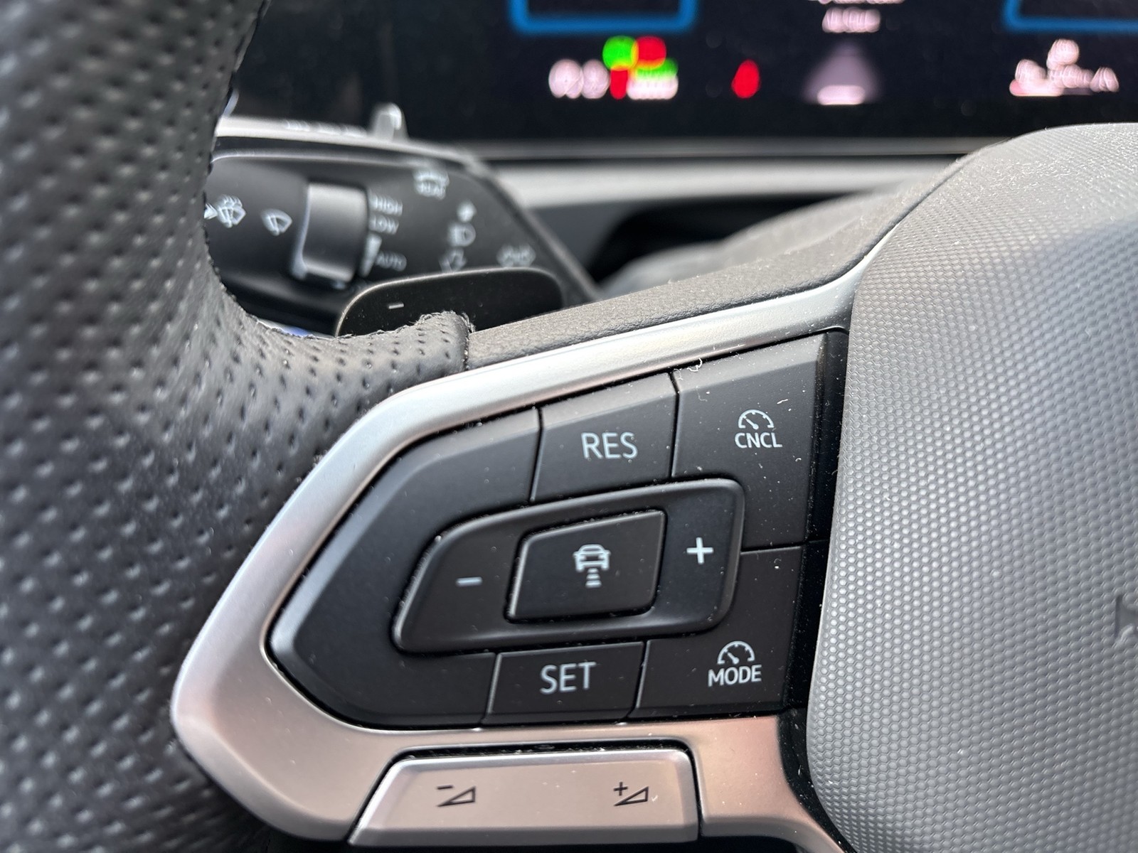 Volkswagen Tiguan 1.5 HYBRID R-LINE BLACK STYLE AHK 360°CAM