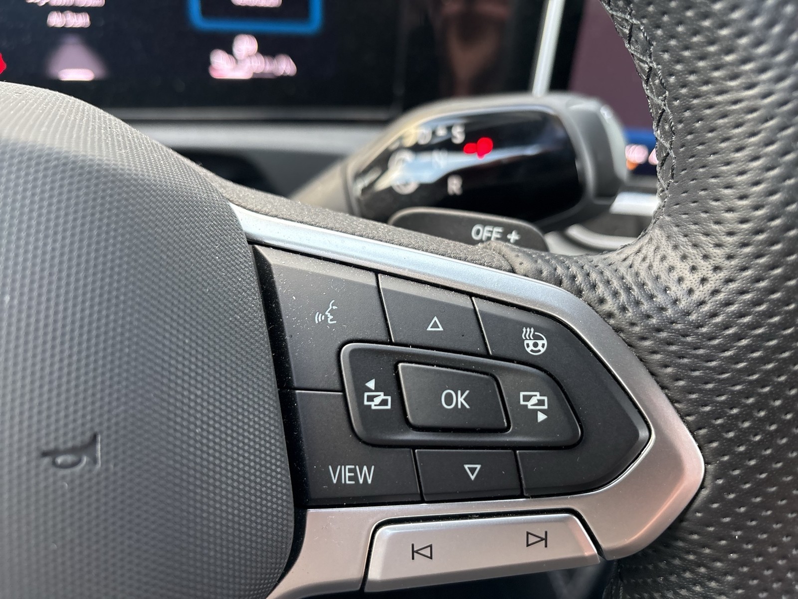 Volkswagen Tiguan 1.5 HYBRID R-LINE BLACK STYLE AHK 360°CAM