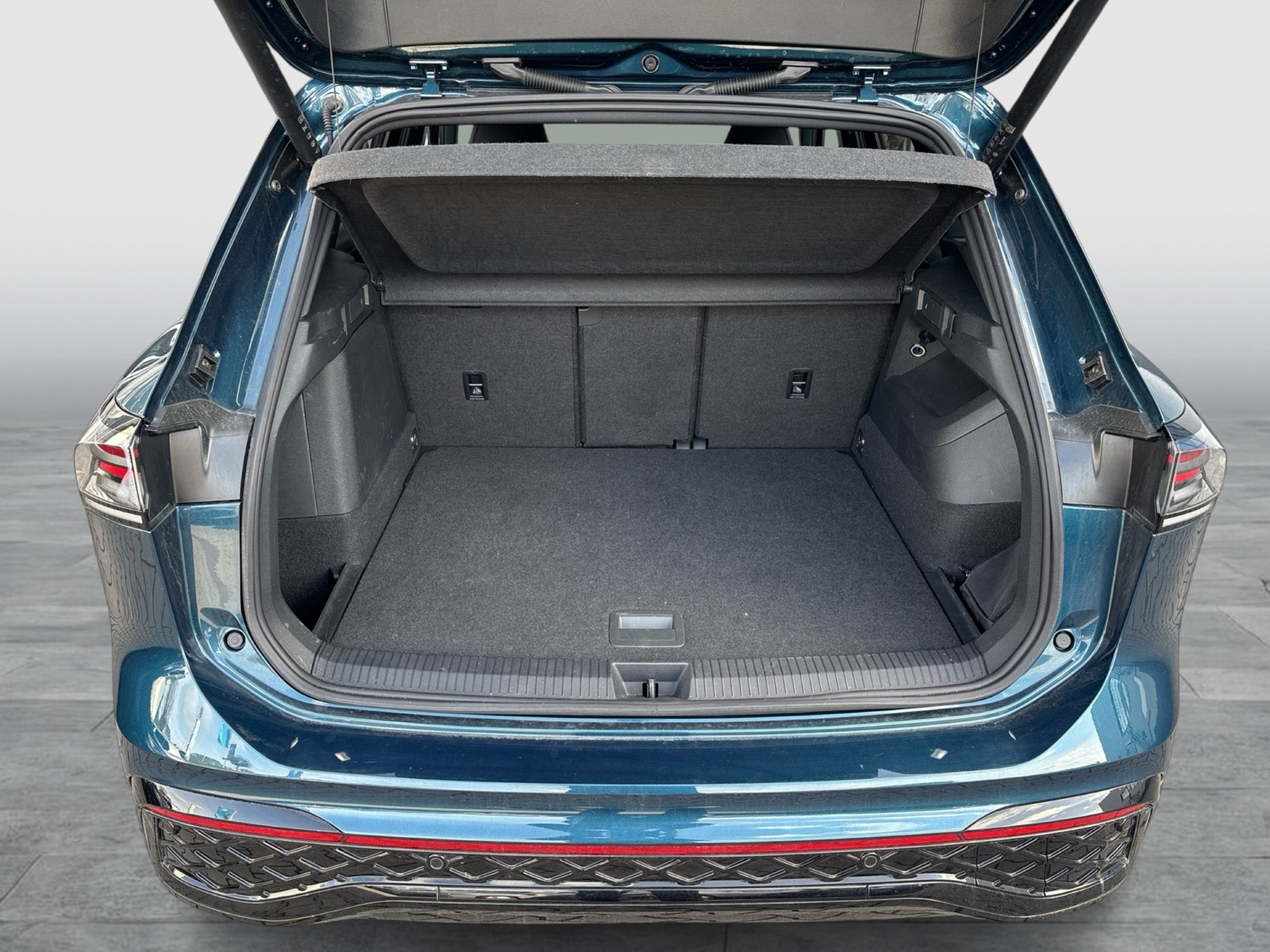 Volkswagen Tiguan 1.5 HYBRID R-LINE BLACK STYLE AHK 360°CAM