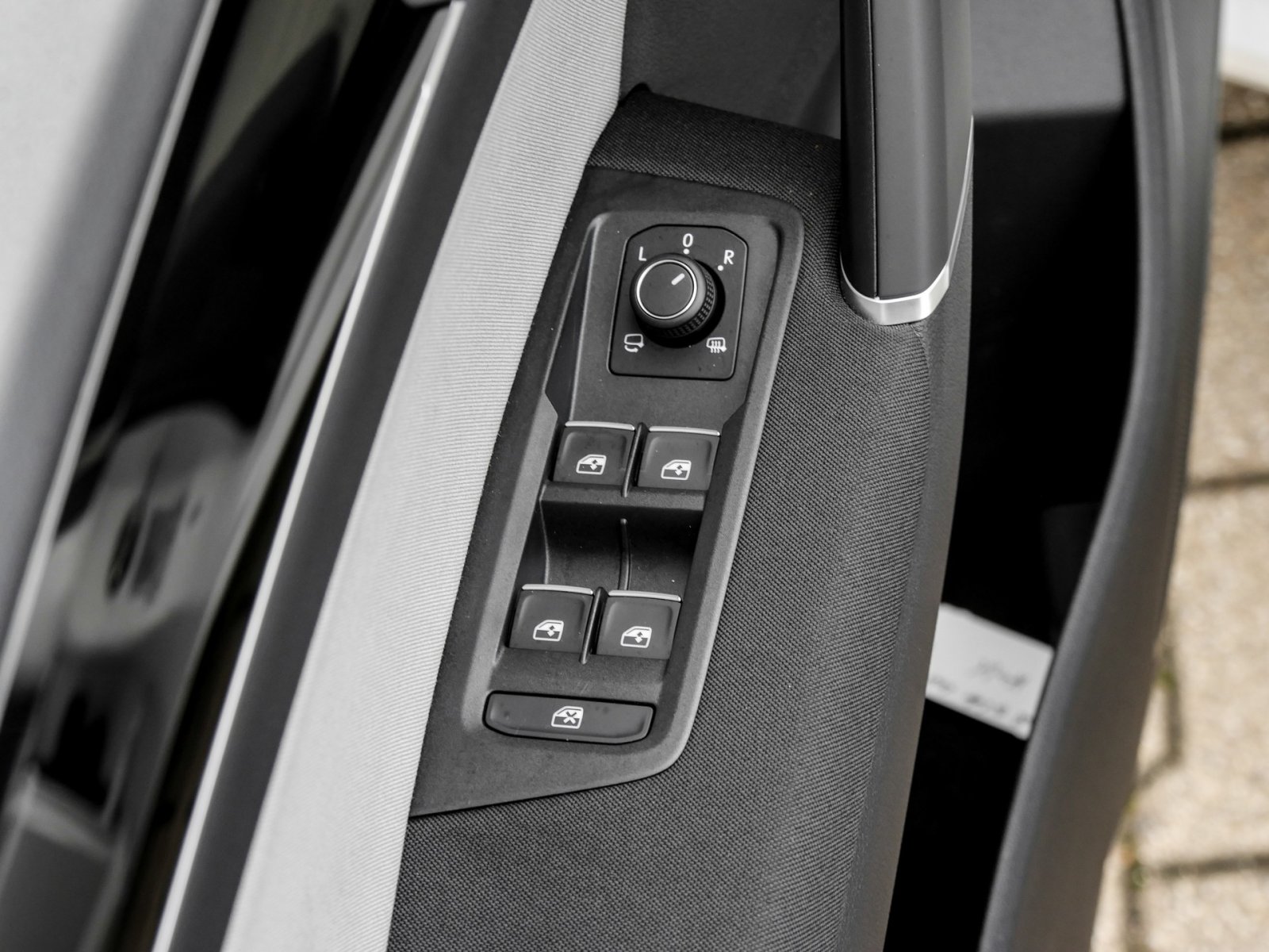 Volkswagen Touran 2.0 HIGHLINE 7SITZE AHK CAM ACC LM17 NAVI