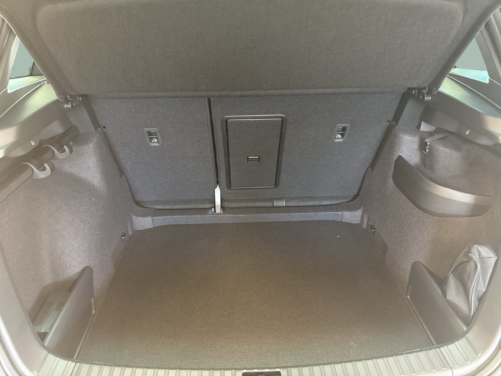 Skoda Karoq 2.0 SPORTLINE 4X4 PANO AHK CAM ACC LM18