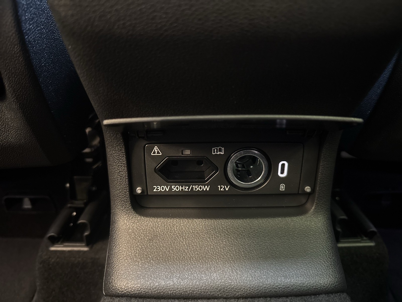 Skoda Karoq 2.0 SPORTLINE 4X4 PANO AHK CAM ACC LM18