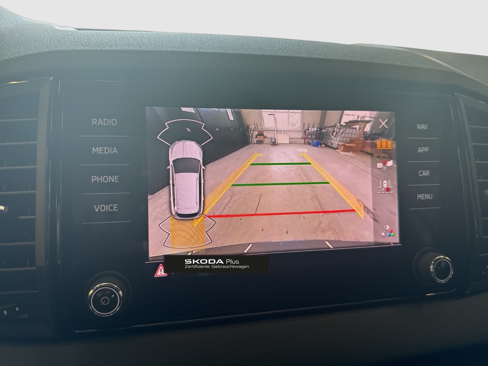 Skoda Karoq 2.0 SPORTLINE 4X4 PANO AHK CAM ACC LM18