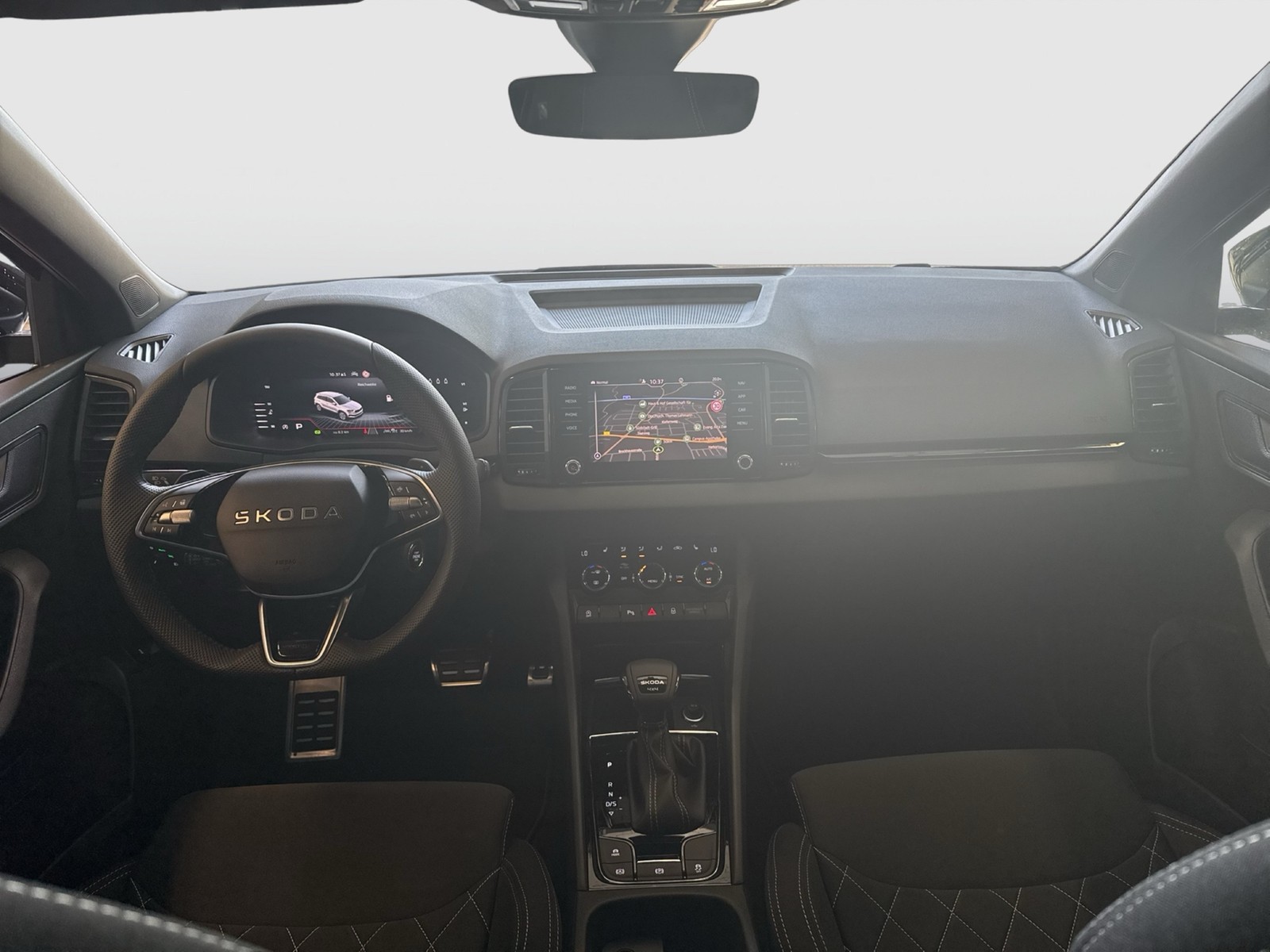 Skoda Karoq 2.0 SPORTLINE 4X4 PANO AHK CAM ACC LM18