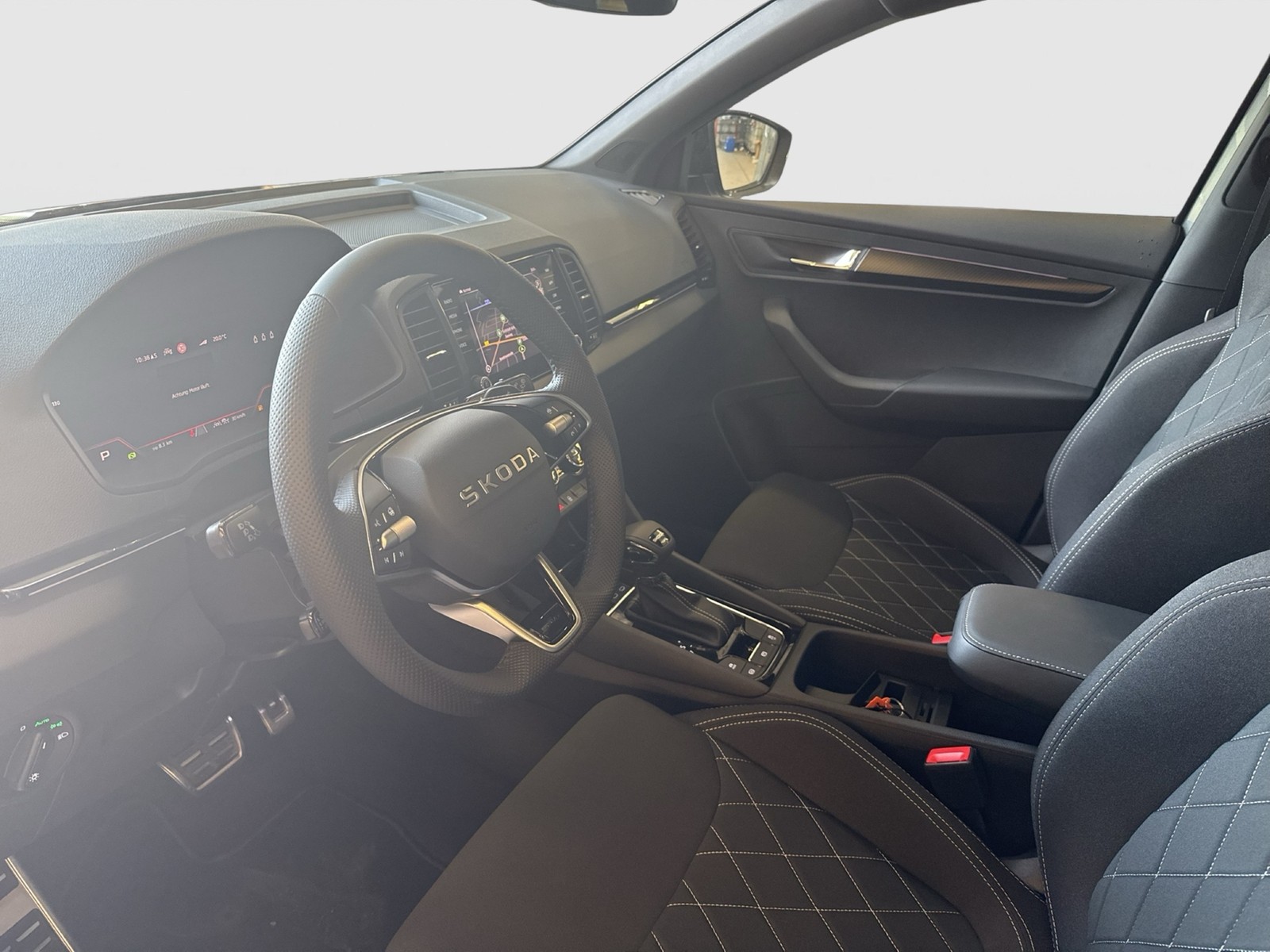 Skoda Karoq 2.0 SPORTLINE 4X4 PANO AHK CAM ACC LM18