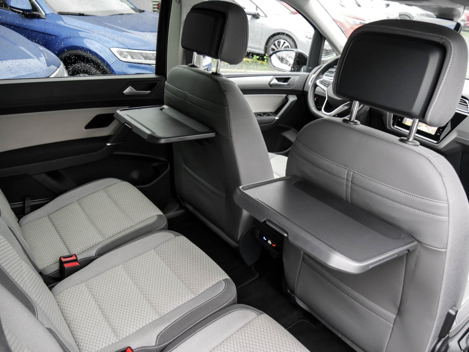 Volkswagen Touran 1.5 COMFORTLINE 7SITZE AHK CAM ACC NAVI