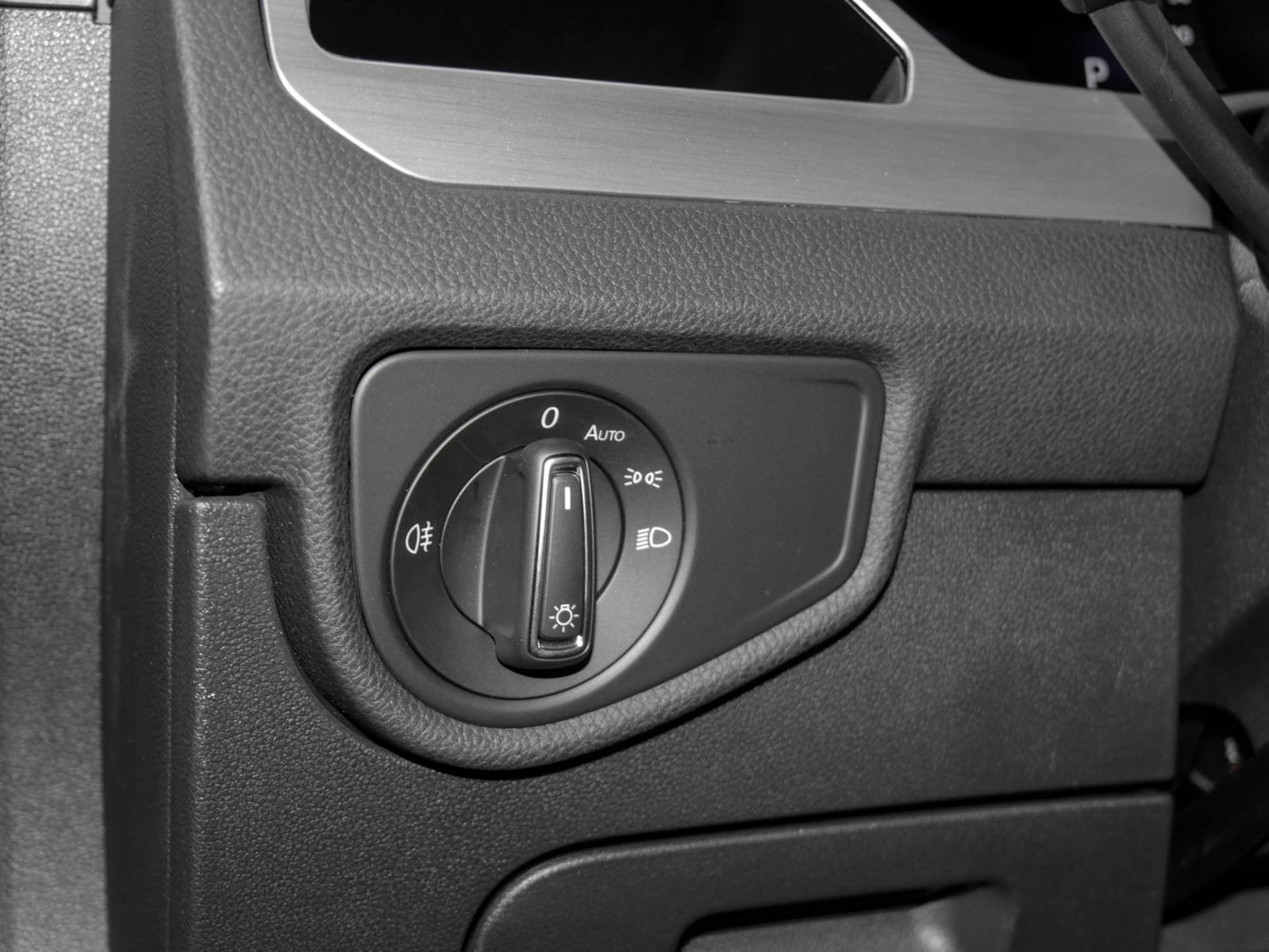 Volkswagen Touran 1.5 COMFORTLINE 7SITZE AHK CAM ACC NAVI