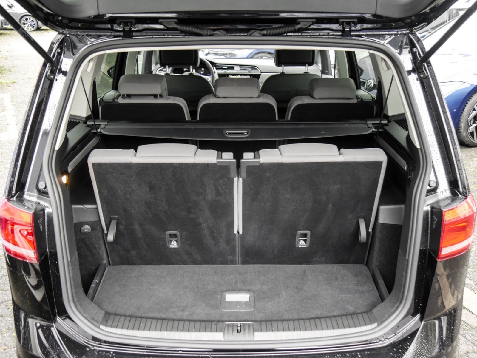 Volkswagen Touran 1.5 COMFORTLINE 7SITZE AHK CAM ACC NAVI