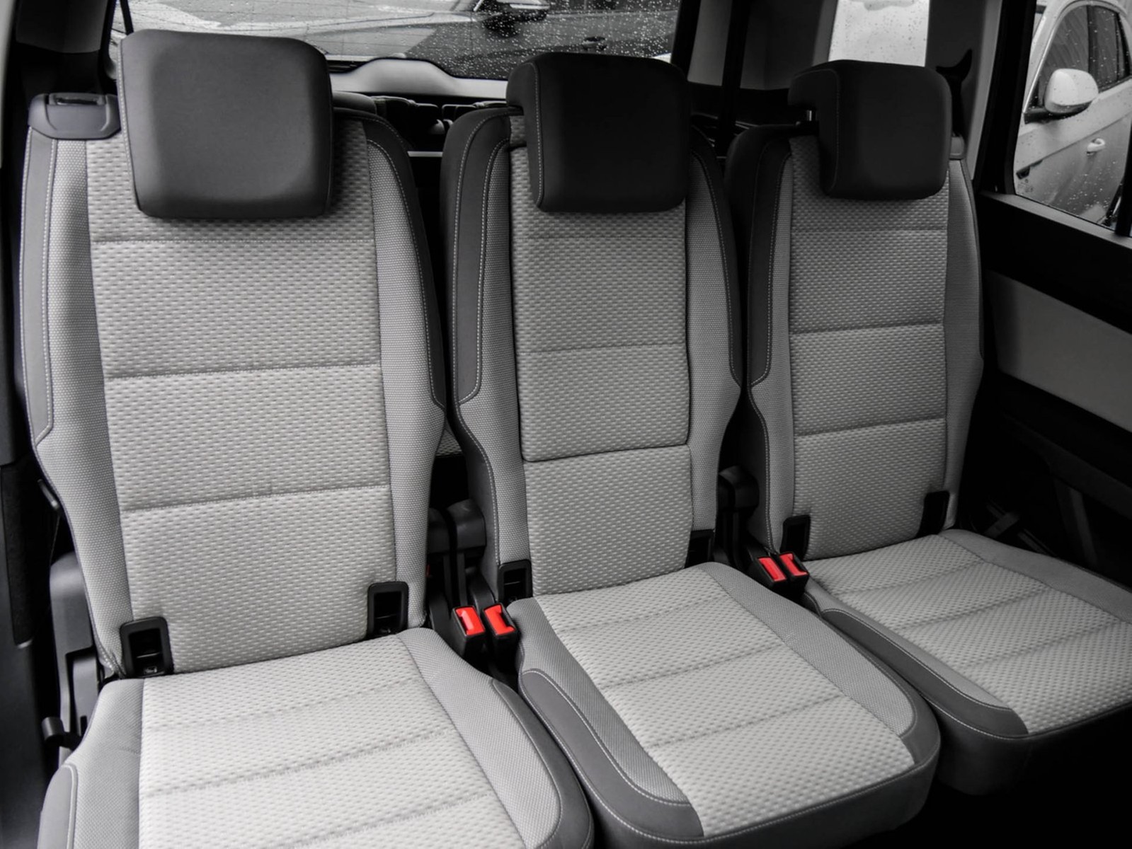 Volkswagen Touran 1.5 COMFORTLINE 7SITZE AHK CAM ACC NAVI