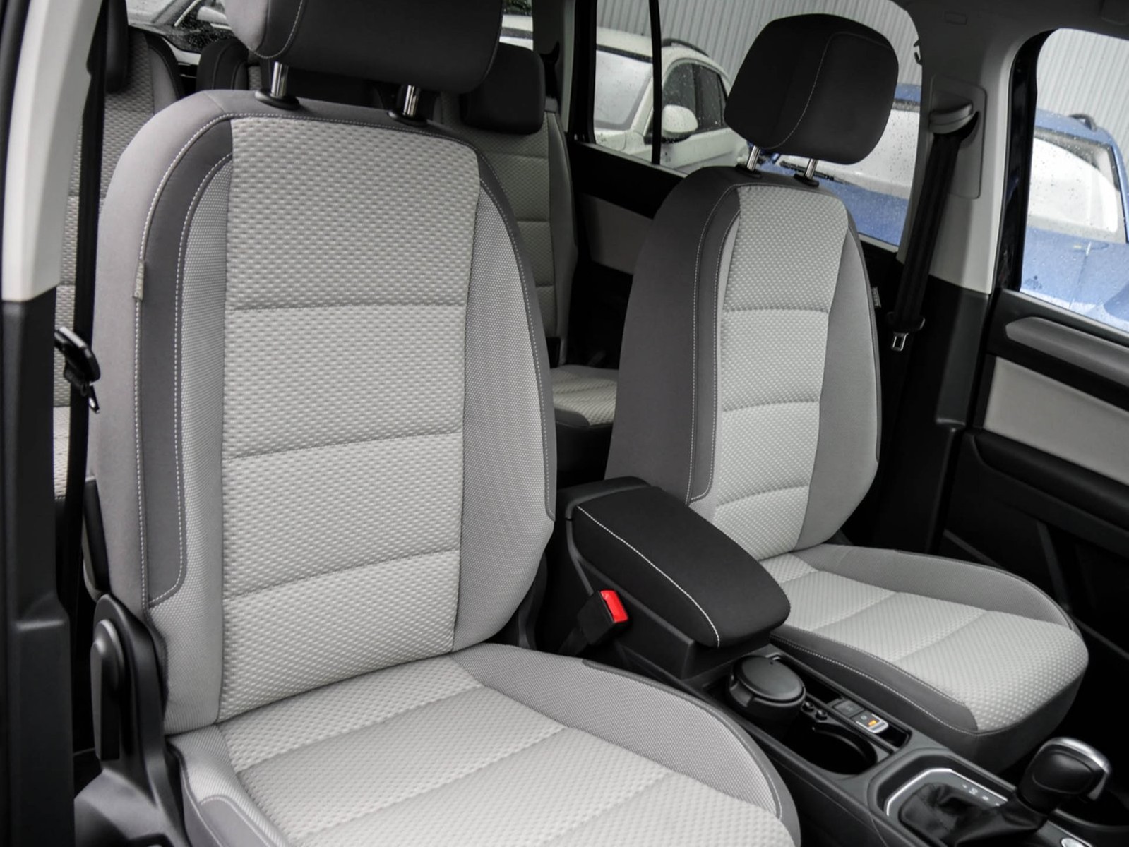 Volkswagen Touran 1.5 COMFORTLINE 7SITZE AHK CAM ACC NAVI