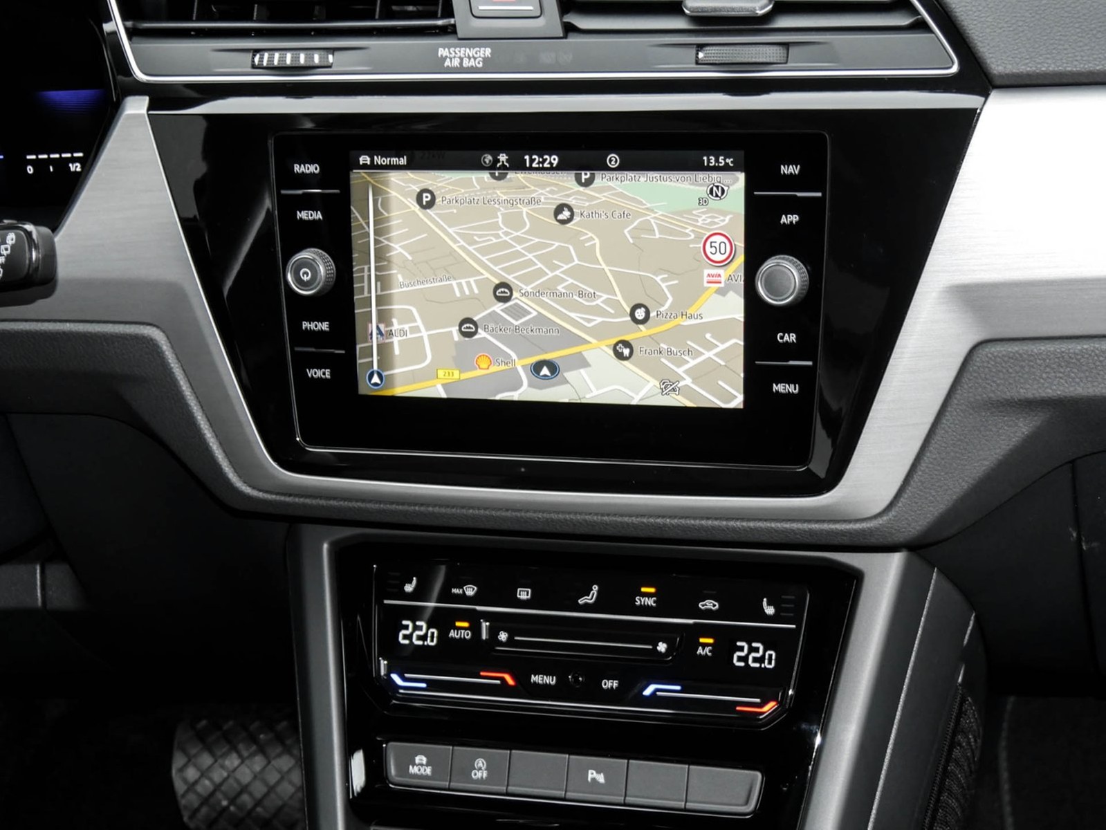 Volkswagen Touran 1.5 COMFORTLINE 7SITZE AHK CAM ACC NAVI