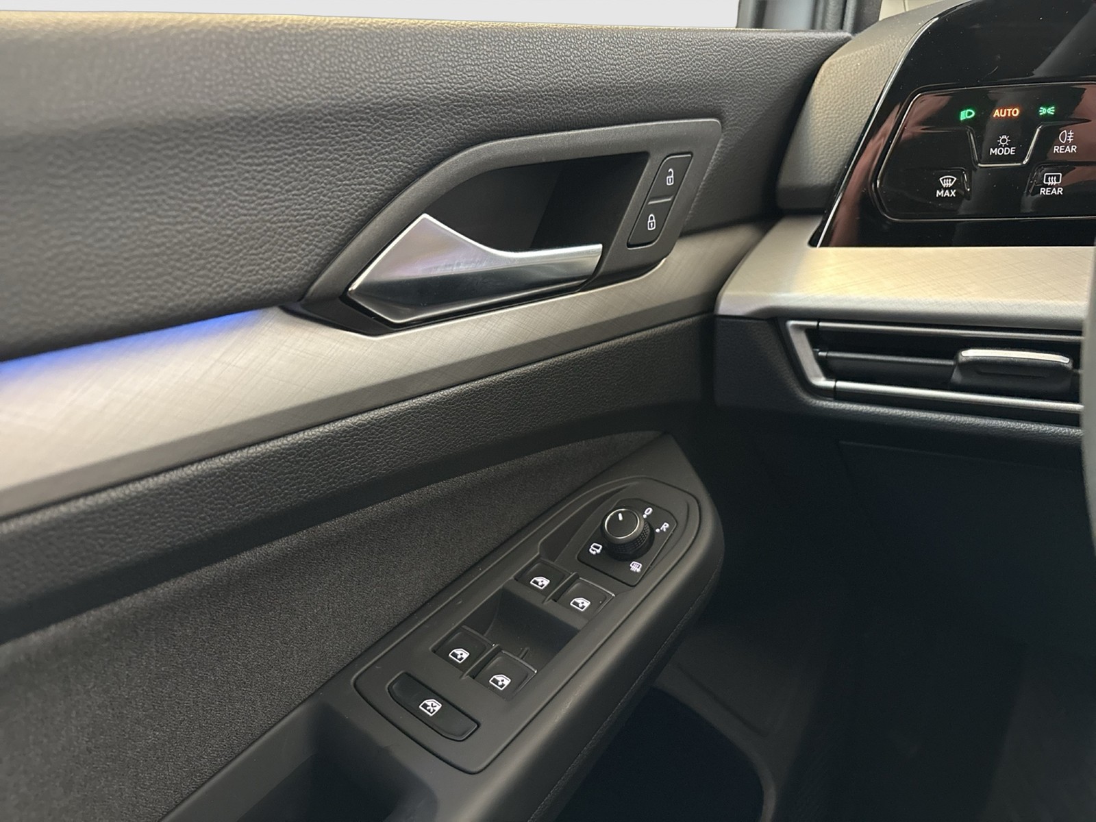 Volkswagen Golf Variant VIII 1.5 eTSI LIFE FACELIFT ACC NAVI