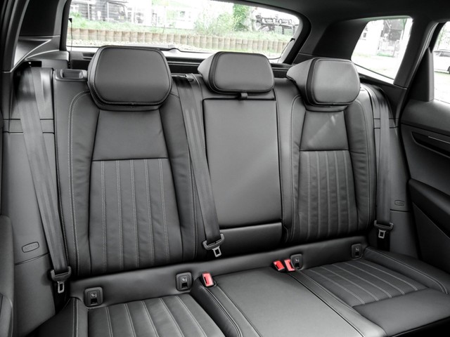 Skoda Karoq 2.0 SPORTLINE 4X4 LEDER PANO AHK 360°CAM
