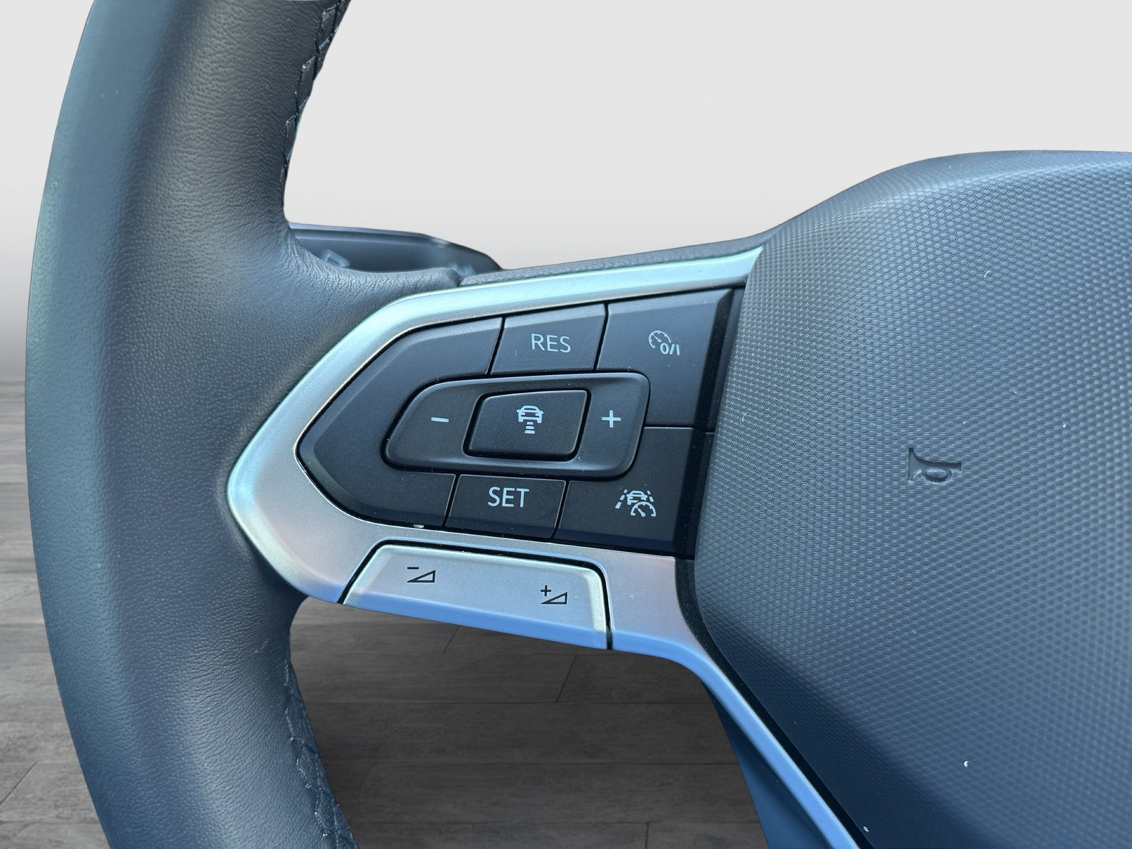 Volkswagen Touran 2.0 GOAL 7SITZE AHK CAM ACC NAVI CARPLAY