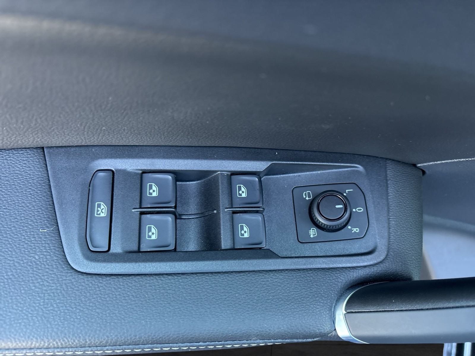 Volkswagen Touran 2.0 GOAL 7SITZE AHK CAM ACC NAVI CARPLAY