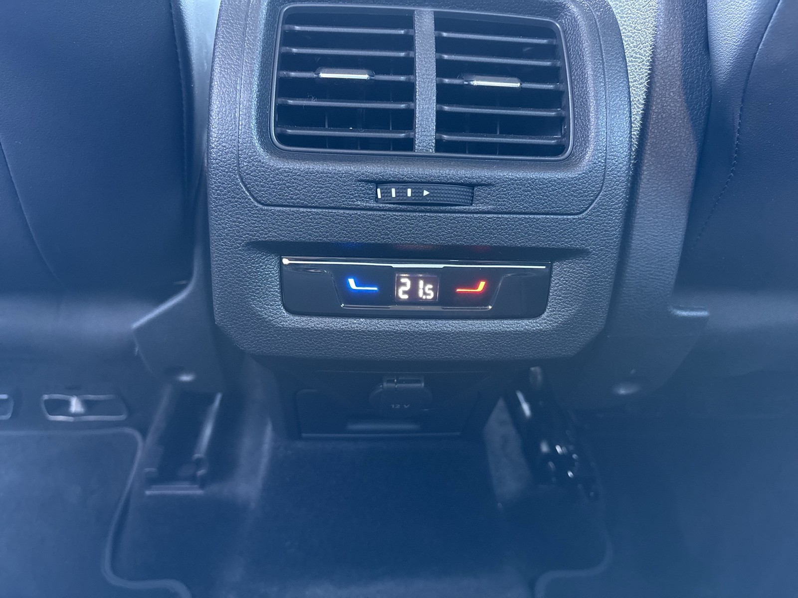 Volkswagen Touran 2.0 GOAL 7SITZE AHK CAM ACC NAVI CARPLAY
