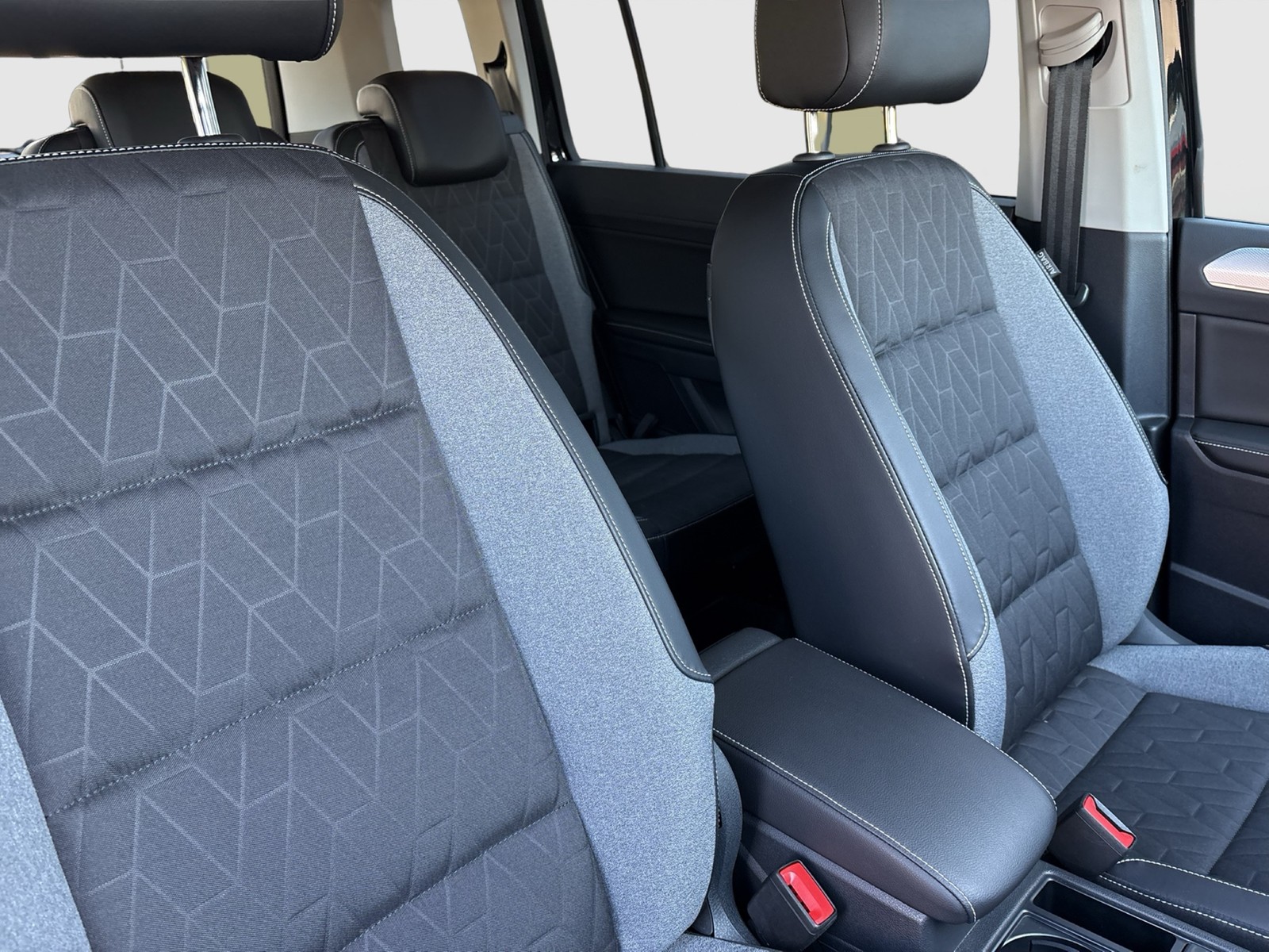 Volkswagen Touran 2.0 GOAL 7SITZE AHK CAM ACC NAVI CARPLAY