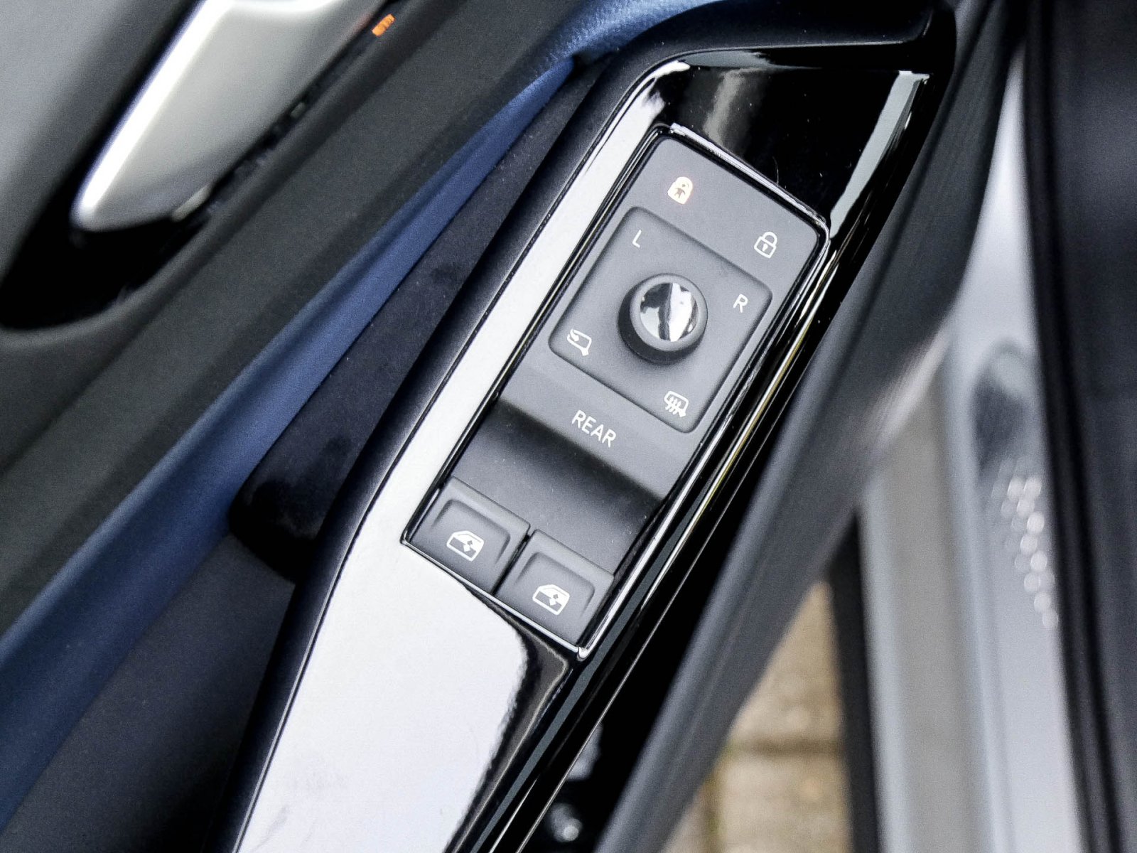 Volkswagen ID.4 GTX PANO NAVI WÄRMEPUMPE eKLAPPE 4x4 eSITZE