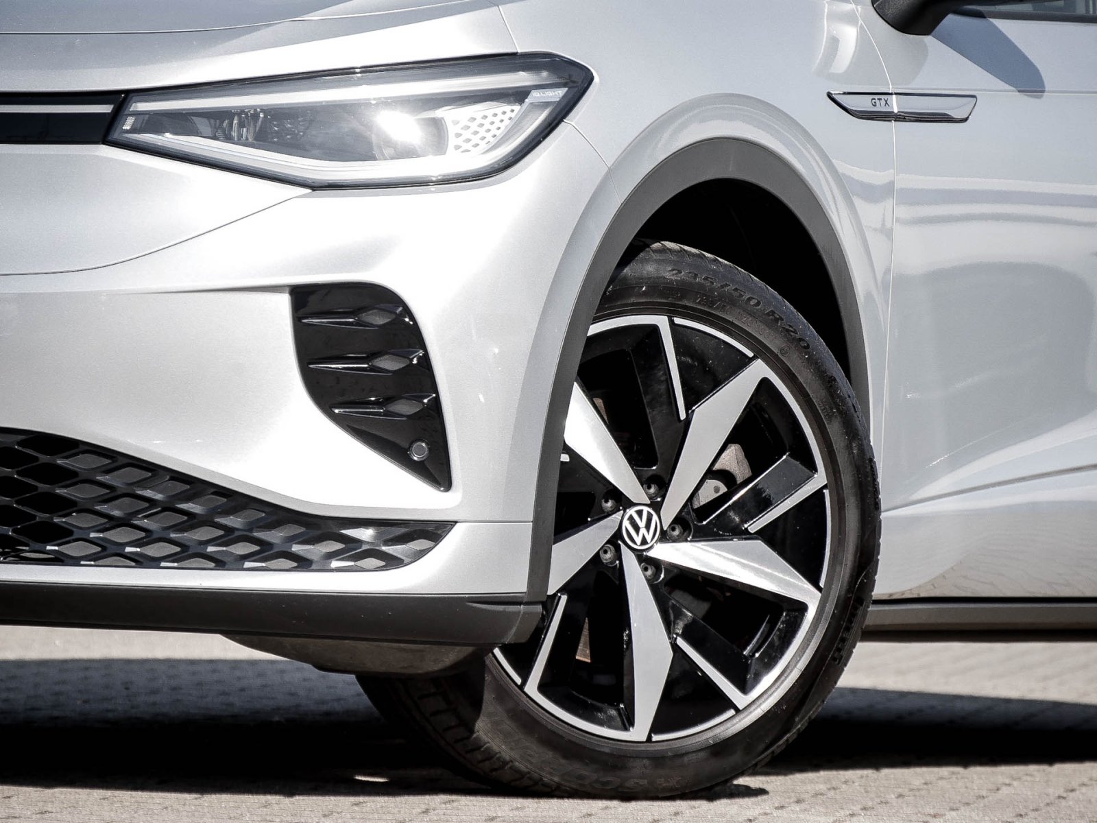 Volkswagen ID.4 GTX PANO NAVI WÄRMEPUMPE eKLAPPE 4x4 eSITZE