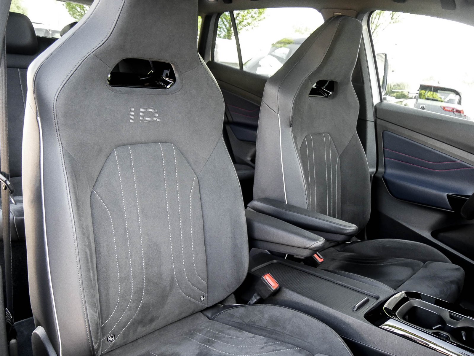 Volkswagen ID.4 GTX PANO NAVI WÄRMEPUMPE eKLAPPE 4x4 eSITZE