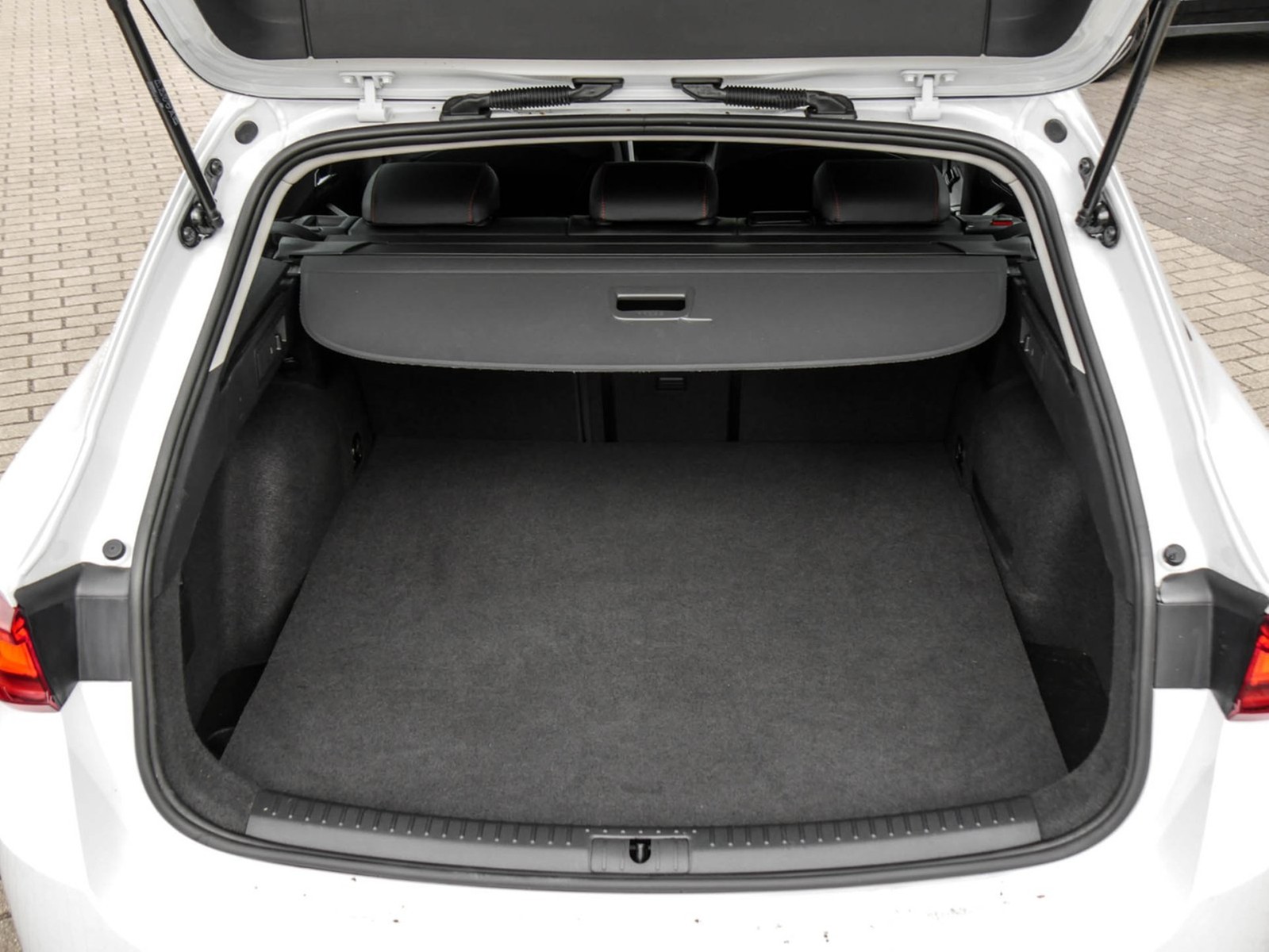 Seat Leon Sportstourer 1.4 e-Hybrid FR SITZHEIZ. NAVI