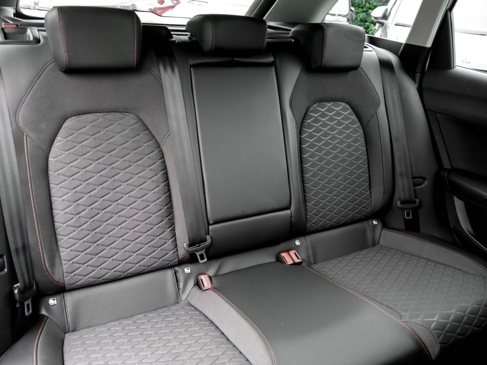 Seat Leon Sportstourer 1.4 e-Hybrid FR SITZHEIZ. NAVI