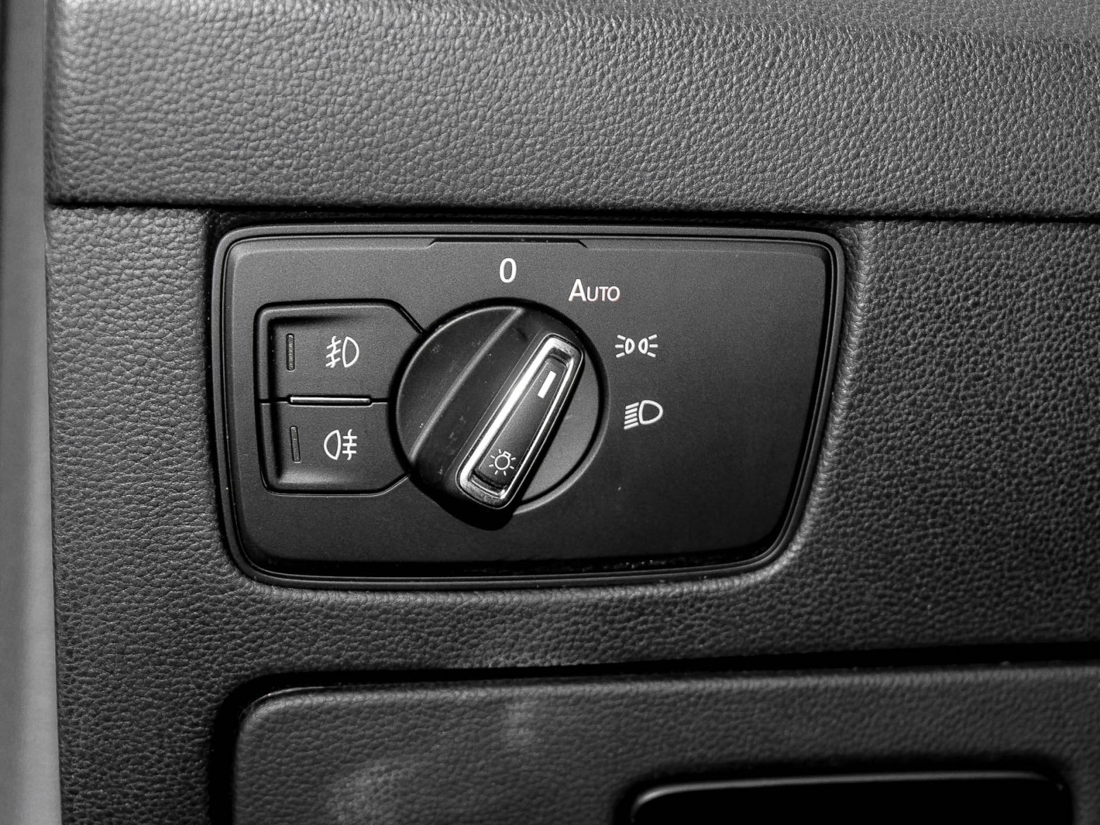 Volkswagen Passat Variant 1.5 Business NAVI AHK ALU LED