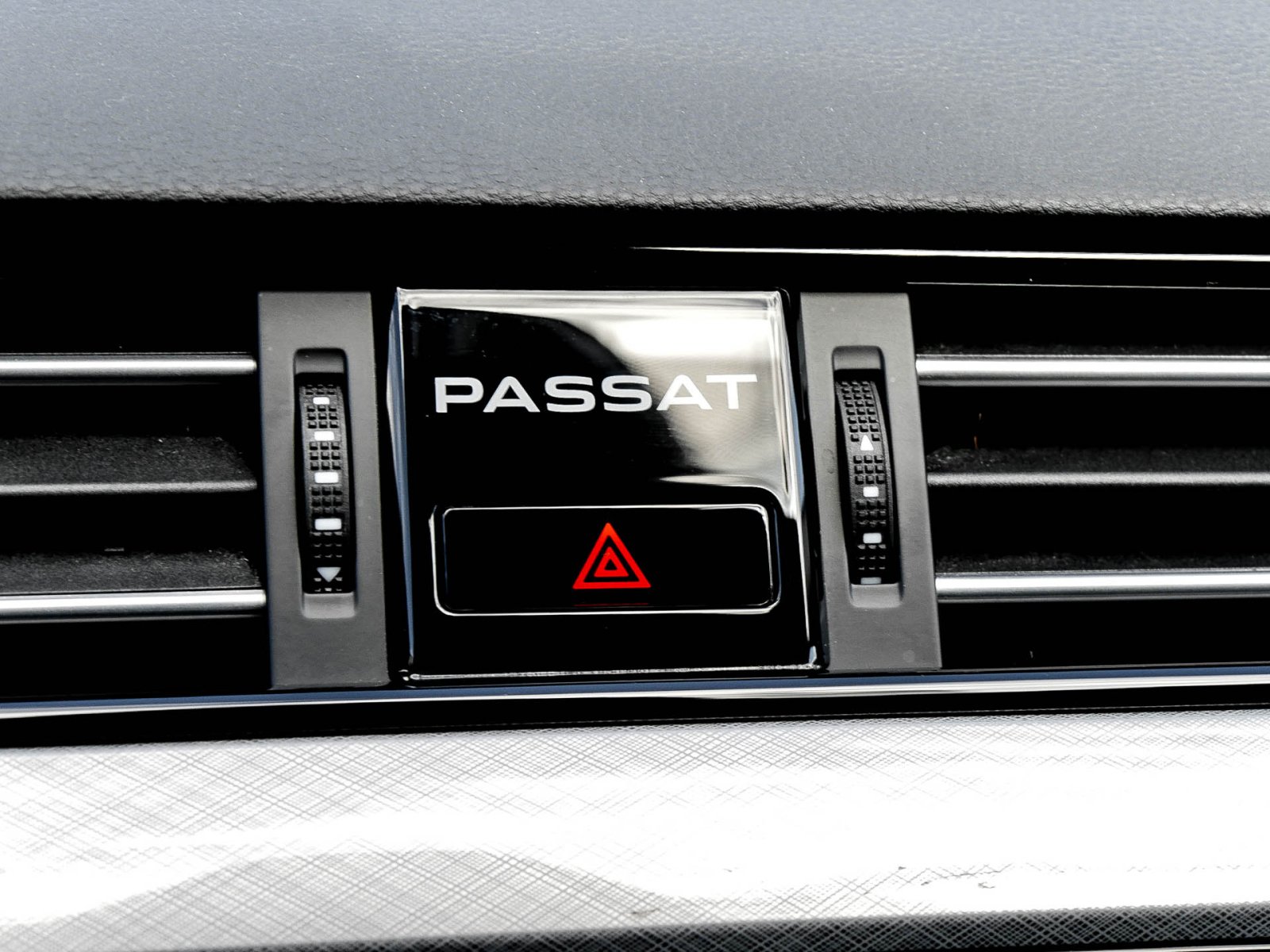 Volkswagen Passat Variant 1.5 Business NAVI AHK ALU LED
