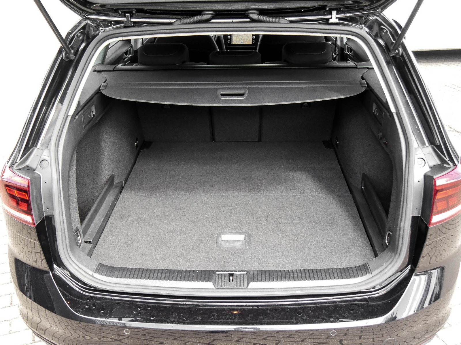Volkswagen Passat Variant 1.5 Business NAVI AHK ALU LED