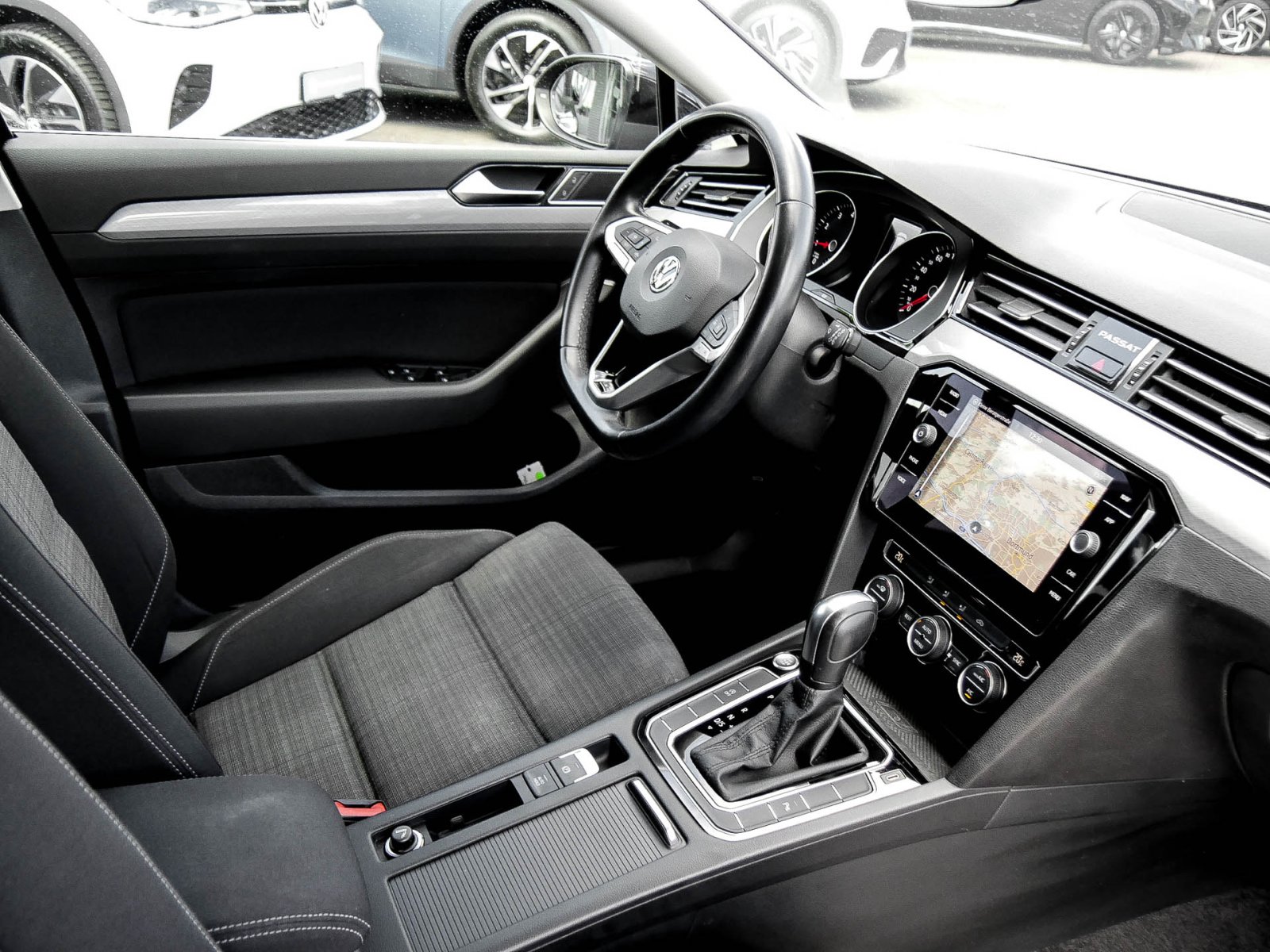 Volkswagen Passat Variant 1.5 Business NAVI AHK ALU LED