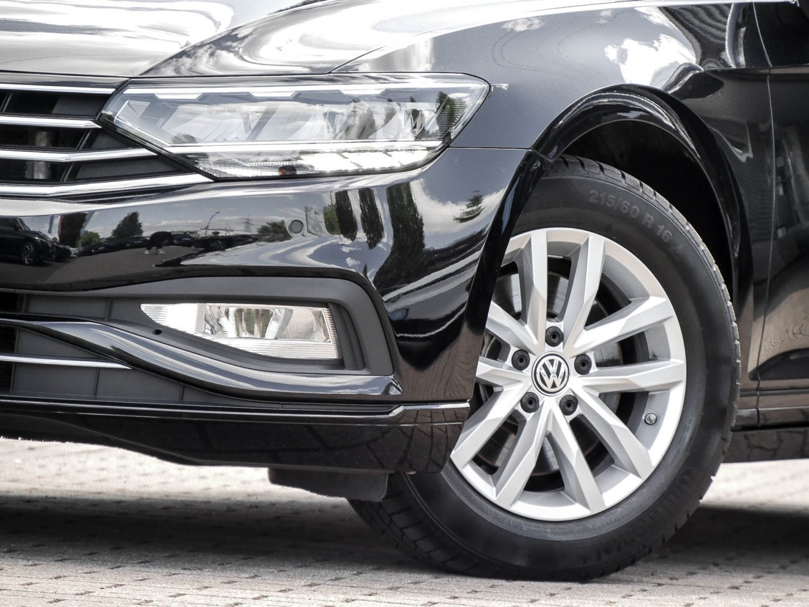 Volkswagen Passat Variant 1.5 Business NAVI AHK ALU LED