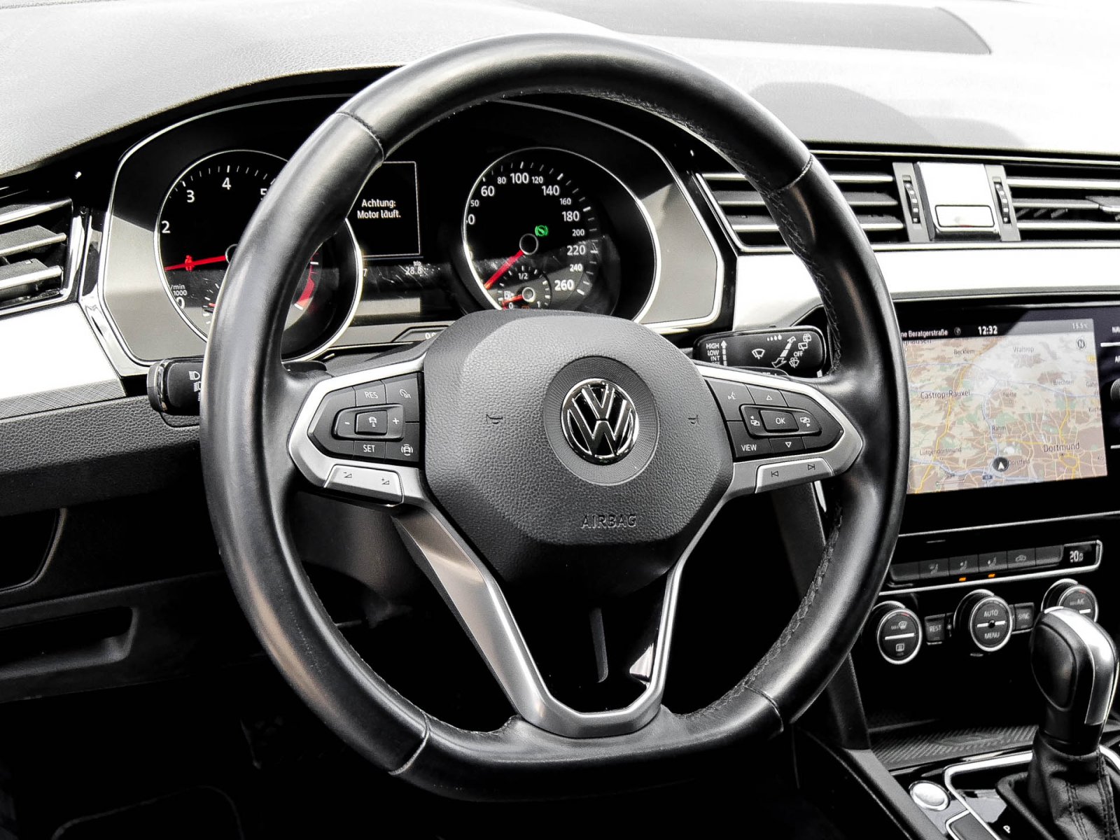 Volkswagen Passat Variant 1.5 Business NAVI AHK ALU LED