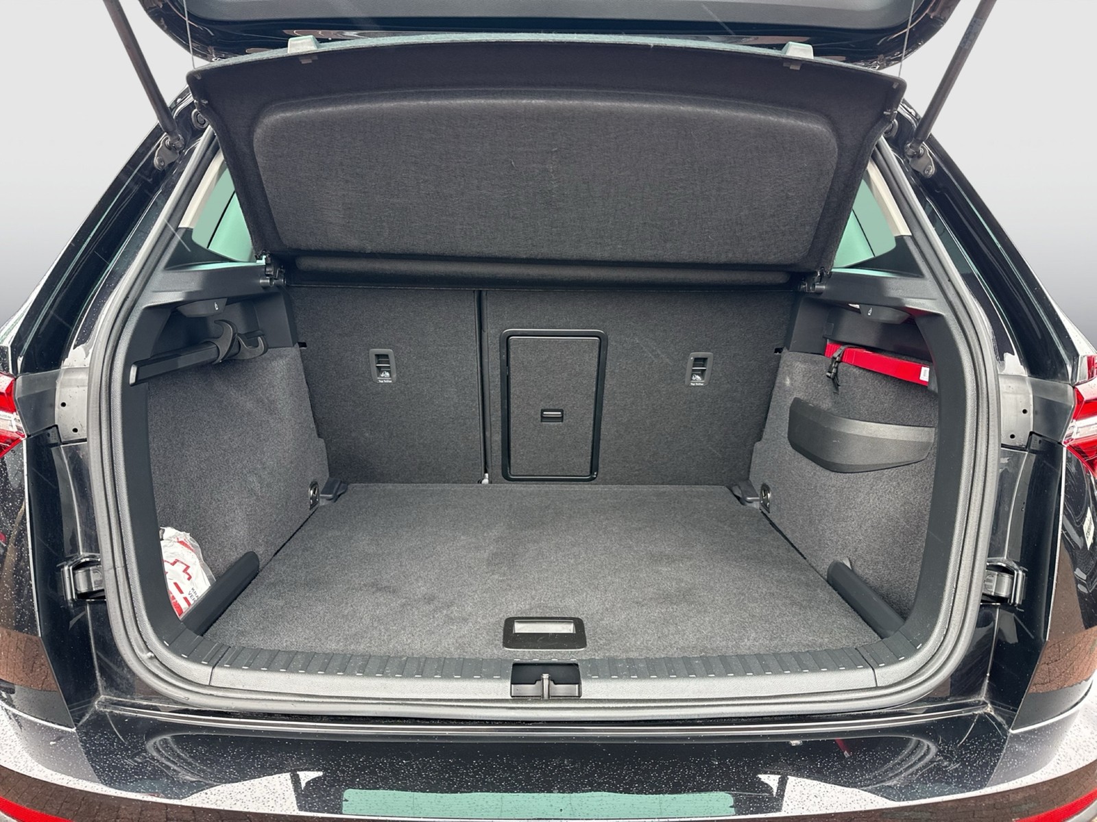 Skoda Karoq 2.0 TOUR AHK CAM MATRIX NAVI LM17 CARPLAY