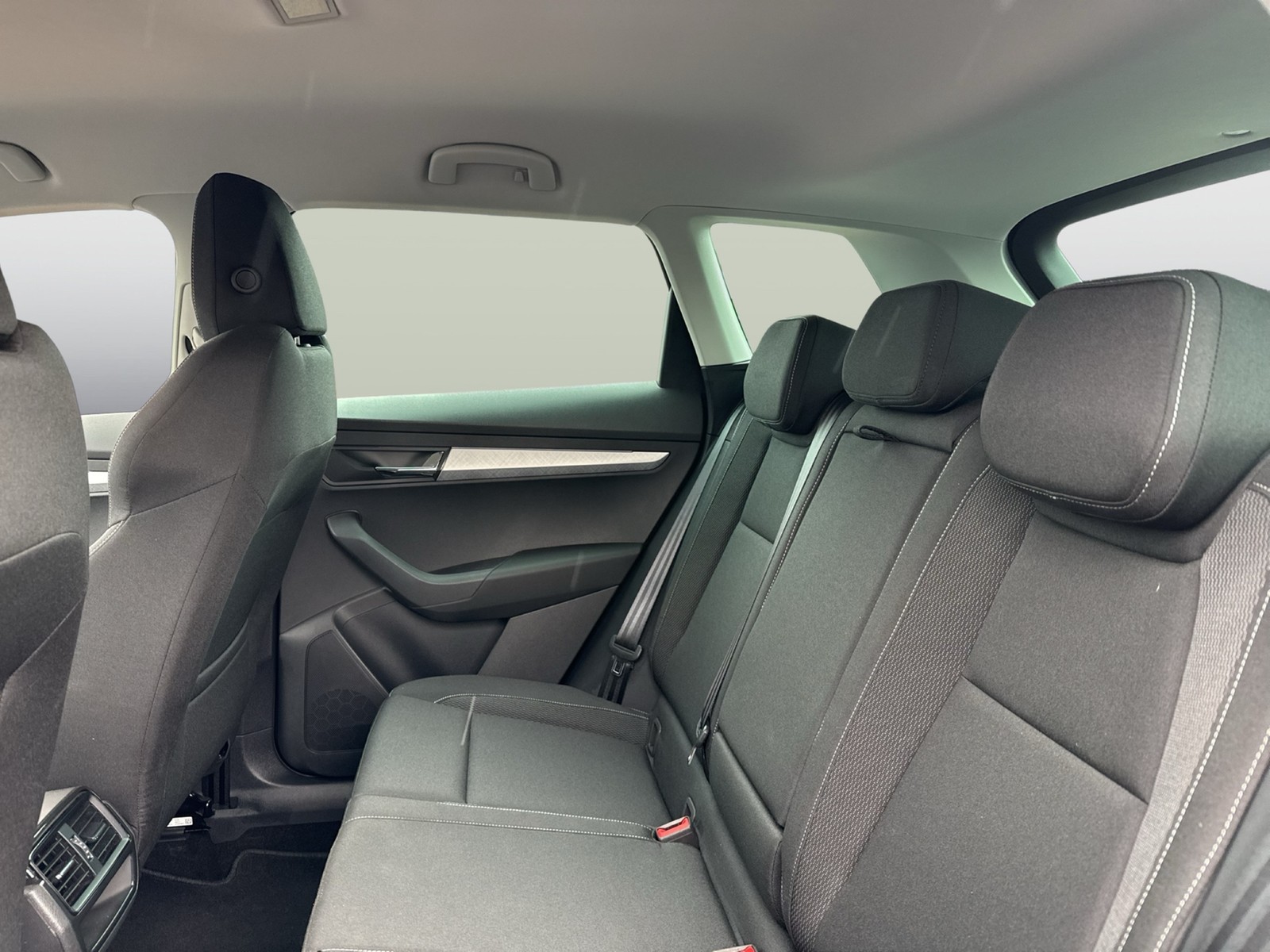 Skoda Karoq 2.0 TOUR AHK CAM MATRIX NAVI LM17 CARPLAY