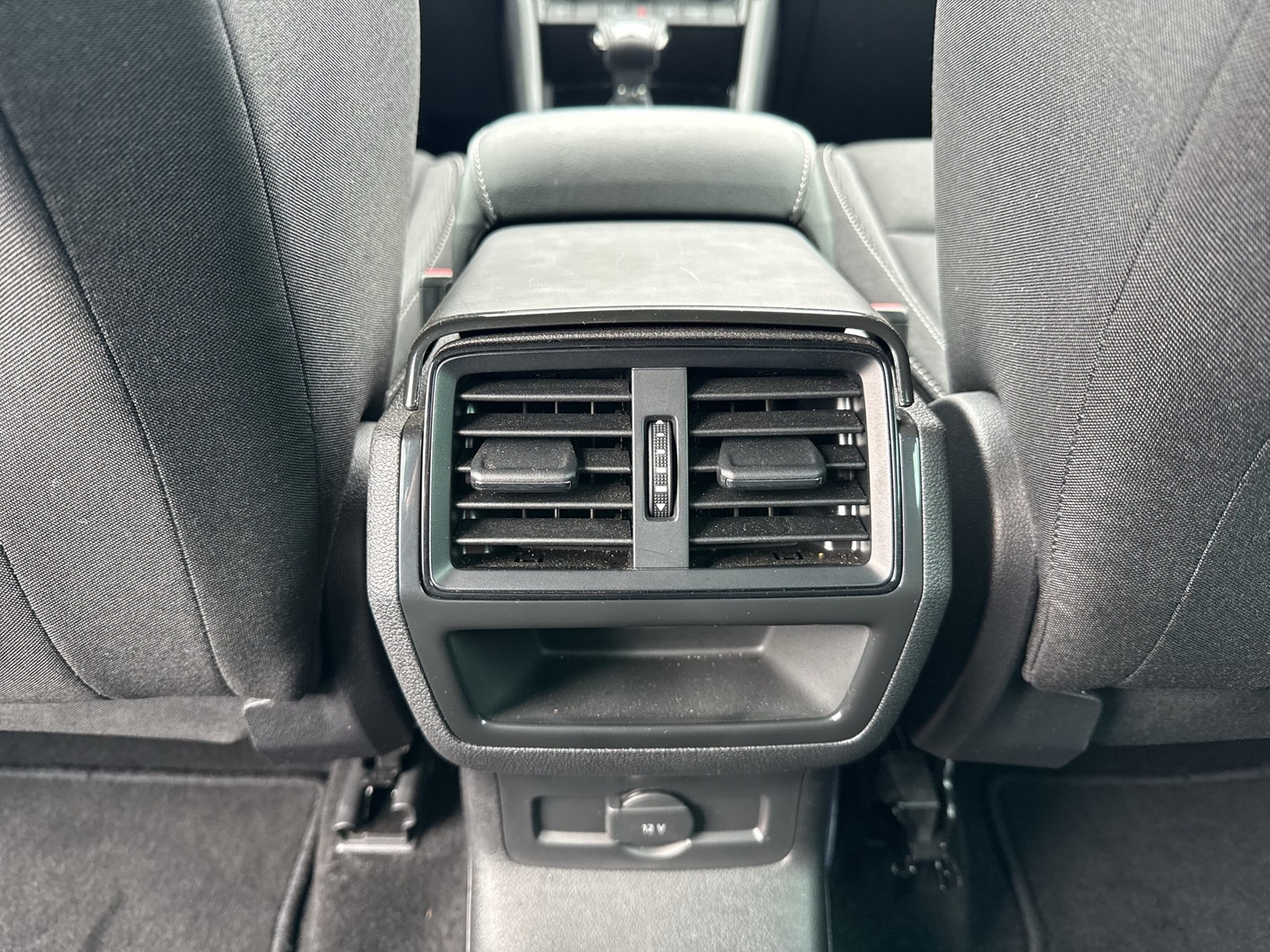 Skoda Karoq 2.0 TOUR AHK CAM MATRIX NAVI LM17 CARPLAY