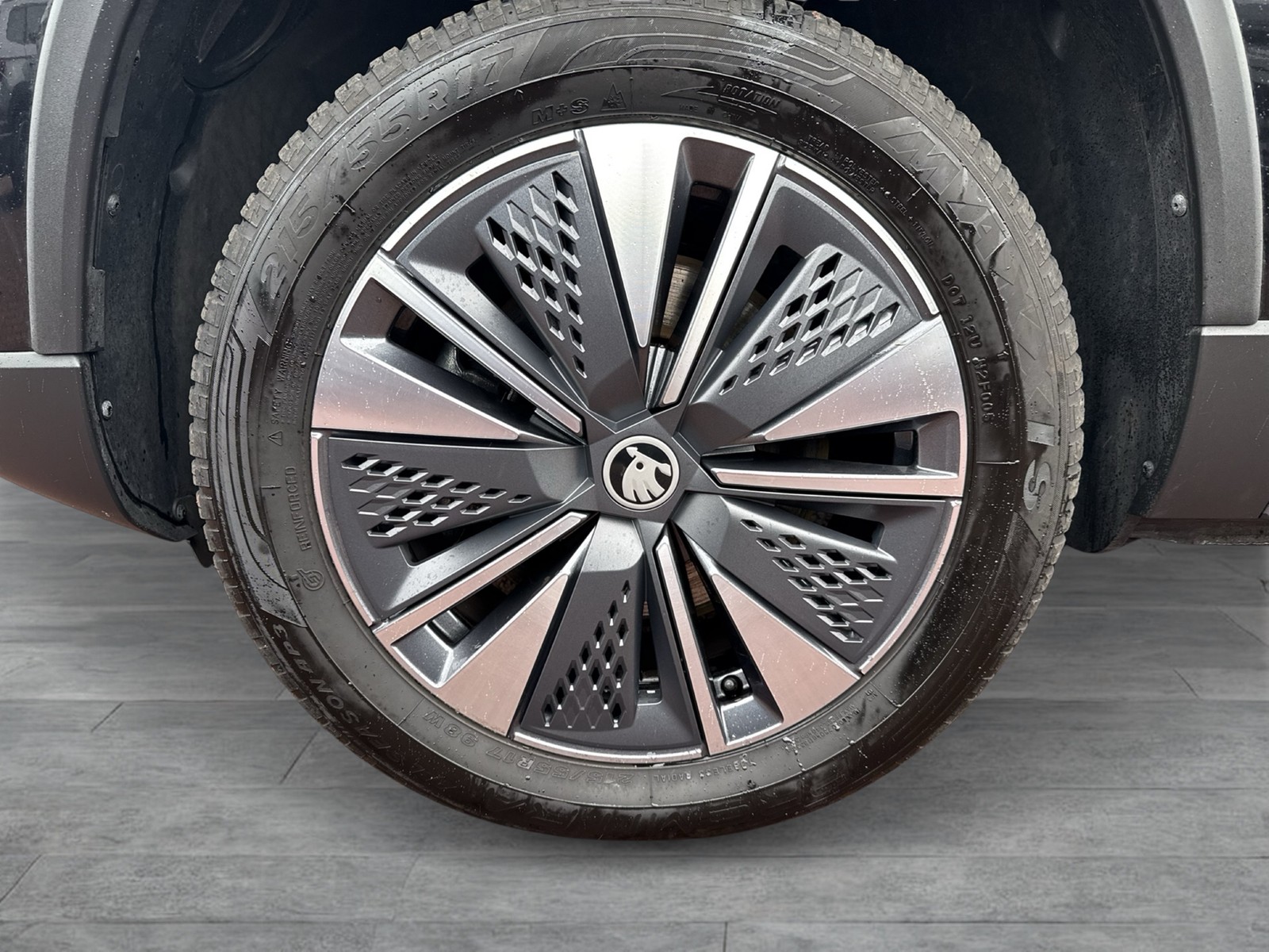 Skoda Karoq 2.0 TOUR AHK CAM MATRIX NAVI LM17 CARPLAY