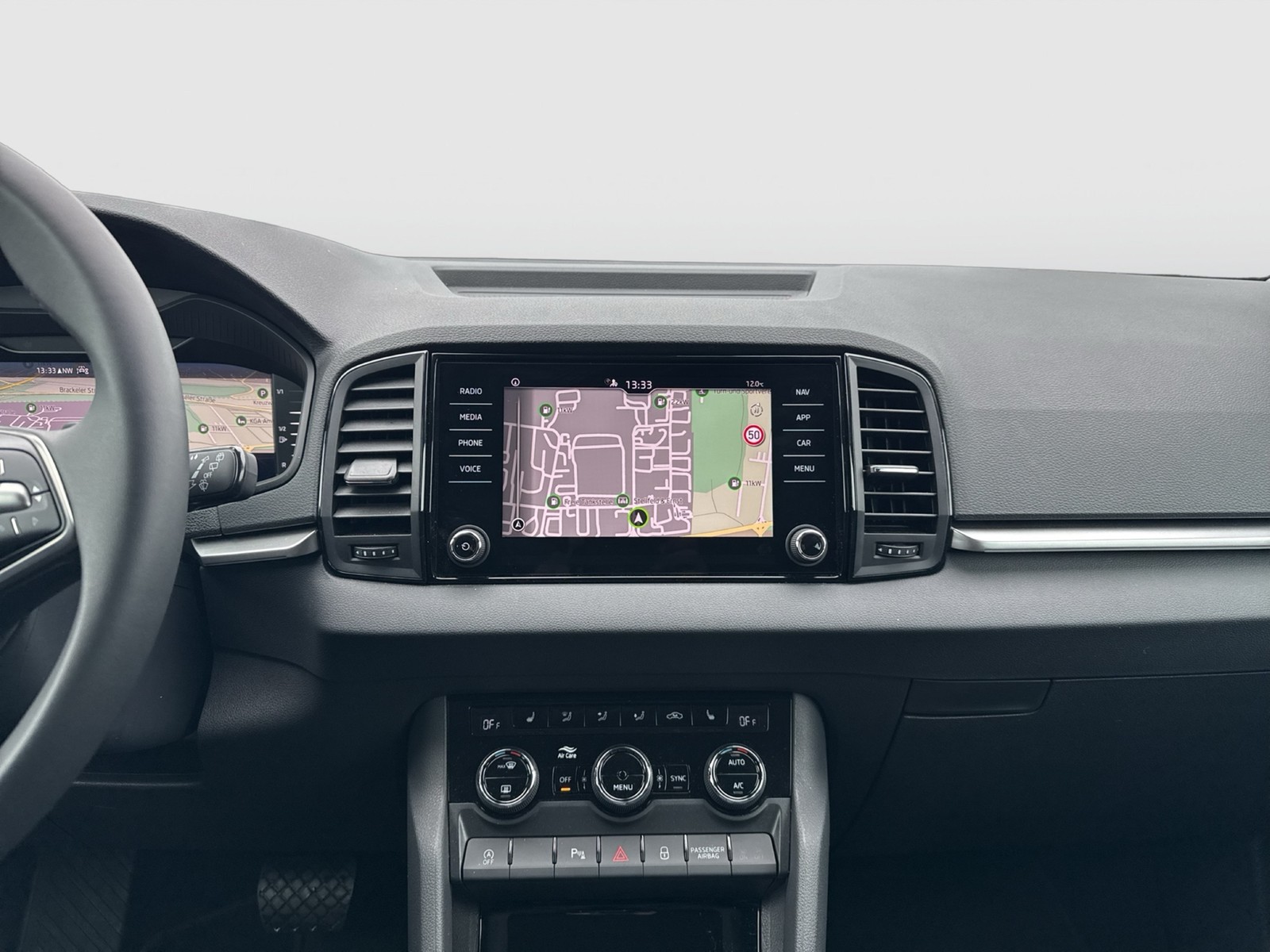Skoda Karoq 2.0 TOUR AHK CAM MATRIX NAVI LM17 CARPLAY