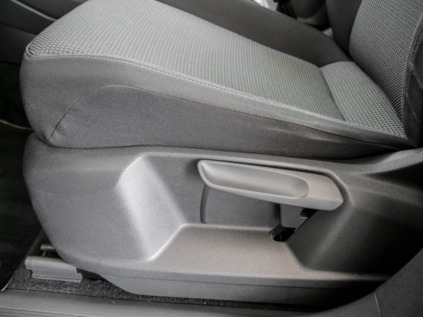 Volkswagen Tiguan 1.5 SITZHEIZUNG TEMPOMAT EINPARKHILFE USB
